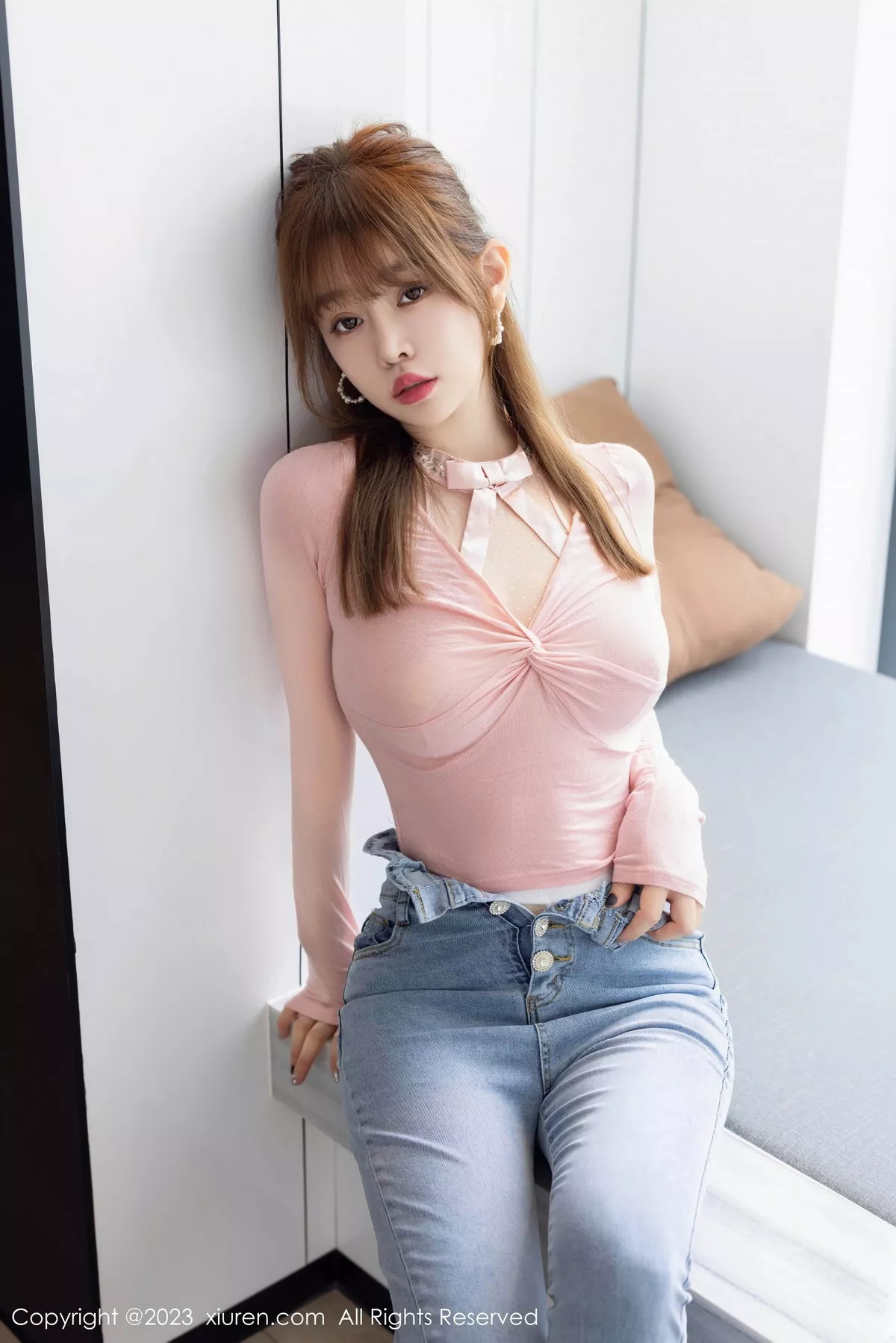 秀人集.com_[XiuRen秀人网]No.7323_模特王雨纯性感粉色上衣配牛仔裤露轻透内衣原色丝袜诱惑写真85P