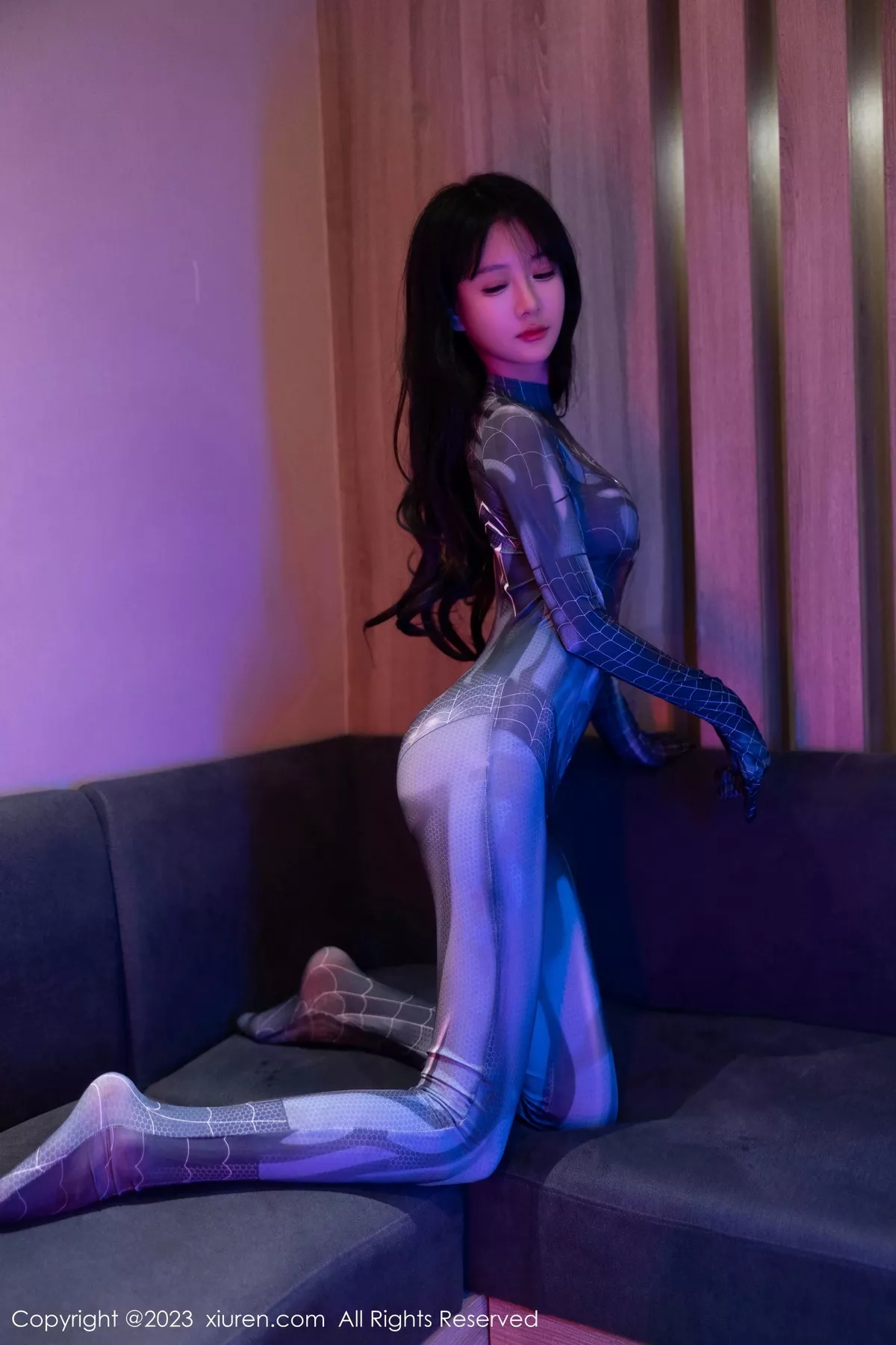 秀人集.com_[XiuRen秀人网]No.7326_模特幼幼暗色灯光下性感银灰蜘蛛侠服紧身秀完美身材诱惑写真77P