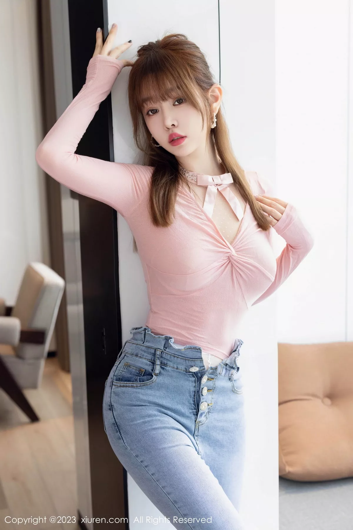 秀人集.com_[XiuRen秀人网]No.7323_模特王雨纯性感粉色上衣配牛仔裤露轻透内衣原色丝袜诱惑写真85P
