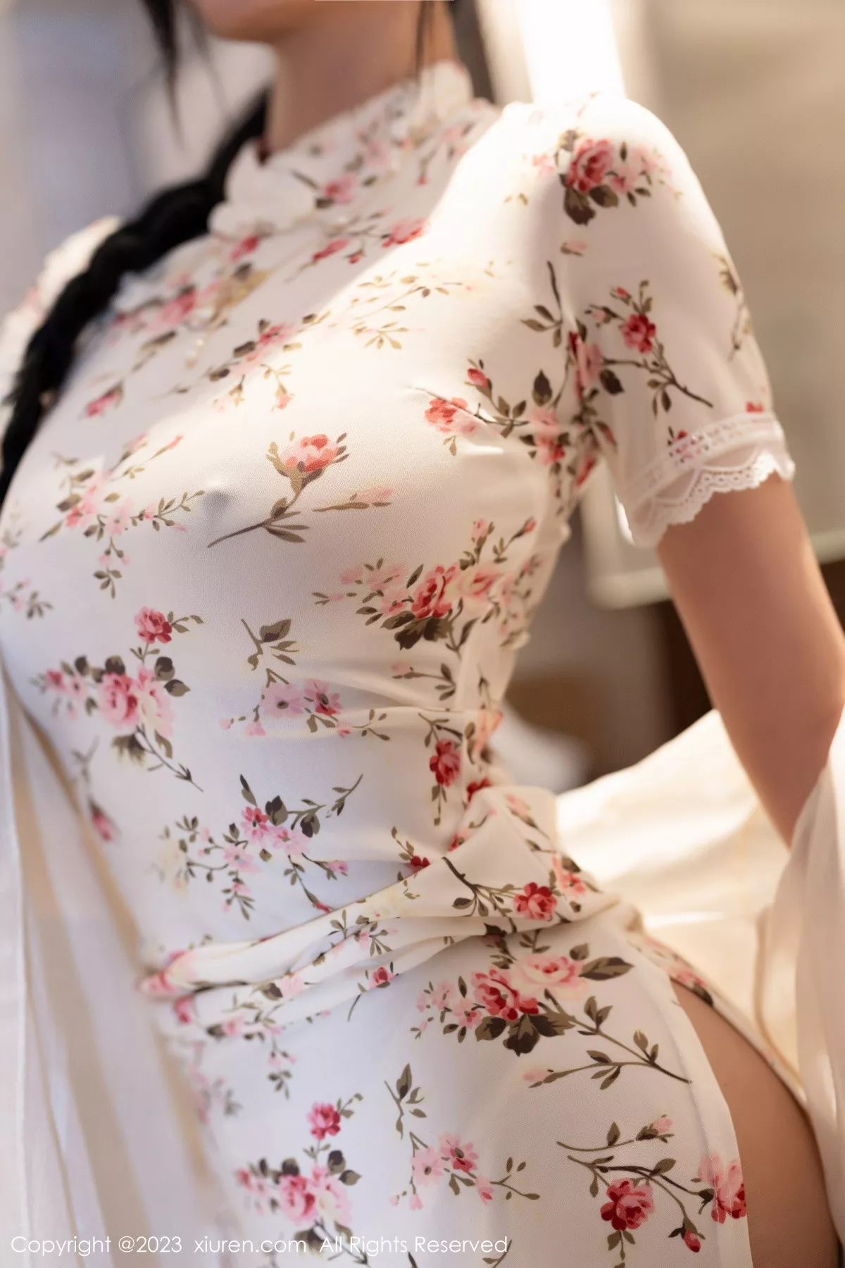 秀人集.com_[XiuRen秀人网]No.7363_女神杨晨晨Yome性感米色长旗袍配开档肉丝秀丰腴身材诱惑写真86P