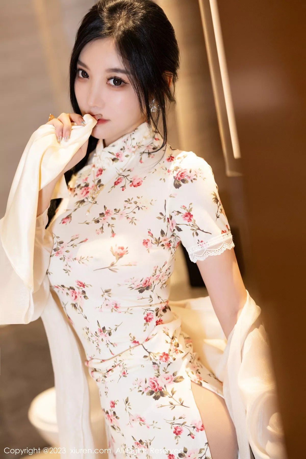 秀人集.com_[XiuRen秀人网]No.7363_女神杨晨晨Yome性感米色长旗袍配开档肉丝秀丰腴身材诱惑写真86P