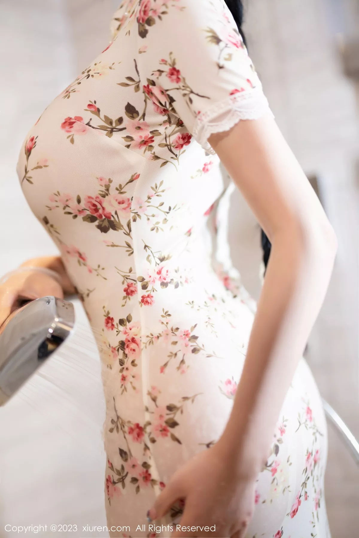 秀人集.com_[XiuRen秀人网]No.7363_女神杨晨晨Yome性感米色长旗袍配开档肉丝秀丰腴身材诱惑写真86P