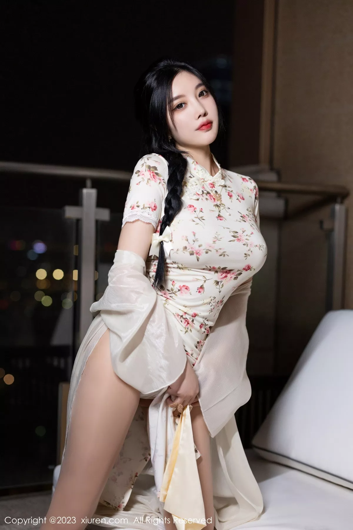 秀人集.com_[XiuRen秀人网]No.7363_女神杨晨晨Yome性感米色长旗袍配开档肉丝秀丰腴身材诱惑写真86P