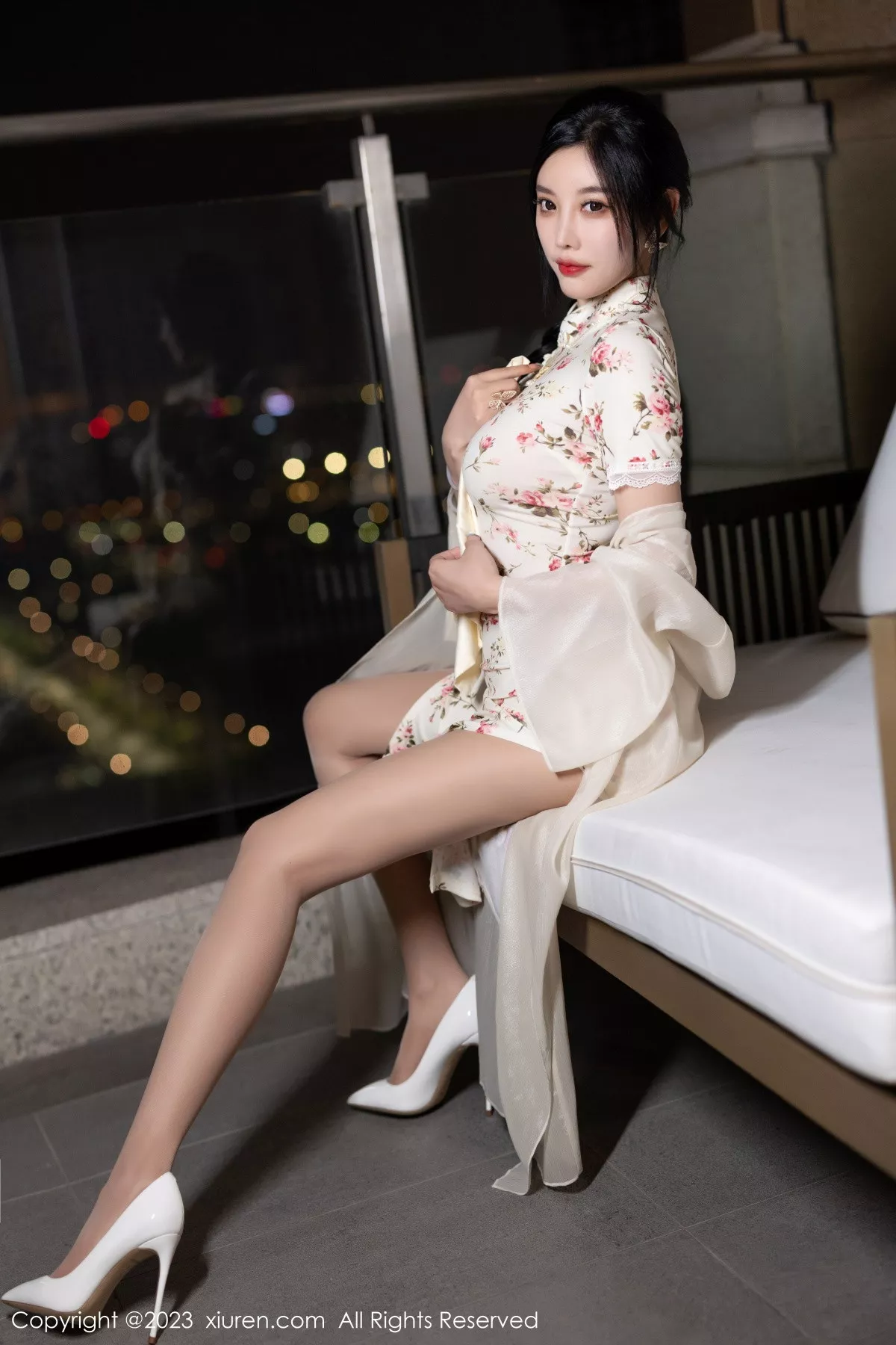 秀人集.com_[XiuRen秀人网]No.7363_女神杨晨晨Yome性感米色长旗袍配开档肉丝秀丰腴身材诱惑写真86P