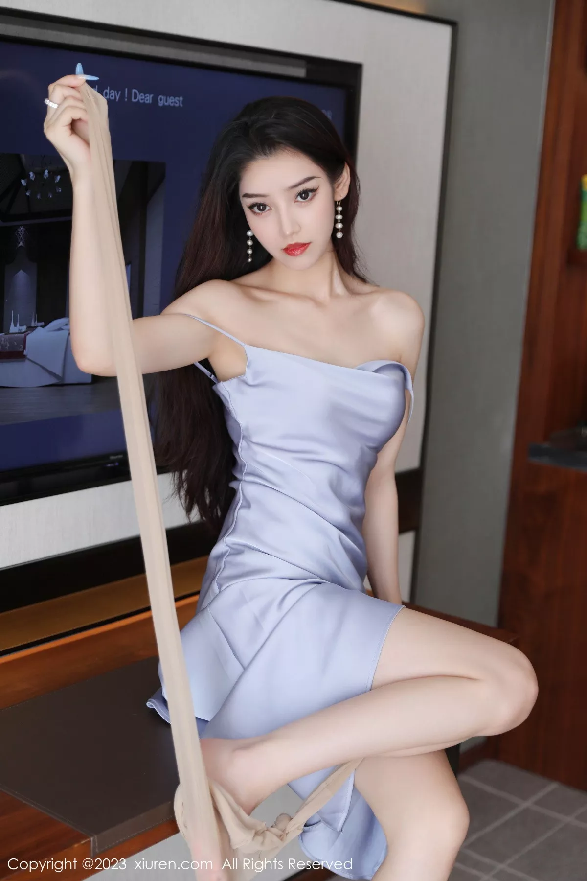 秀人集.com_[XiuRen秀人网]No.7365_模特苏曼兮性感蓝灰吊带裙配超薄无内肉丝秀惹火身材诱惑写真45P