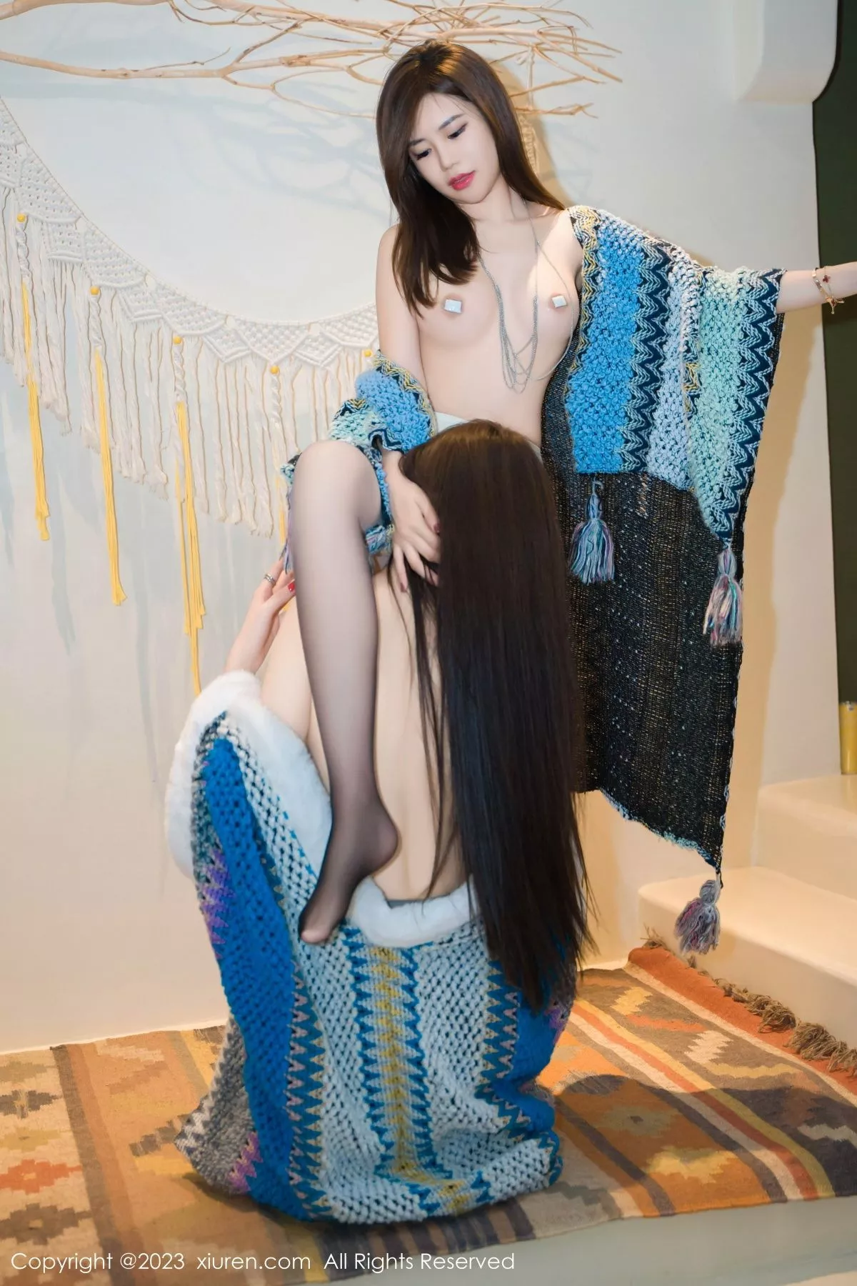 秀人集.com_[XiuRen秀人网]No.7393_女神绮里嘉＆周妍希性感姐妹花彩色披风配超薄黑丝完美诱惑写真70P