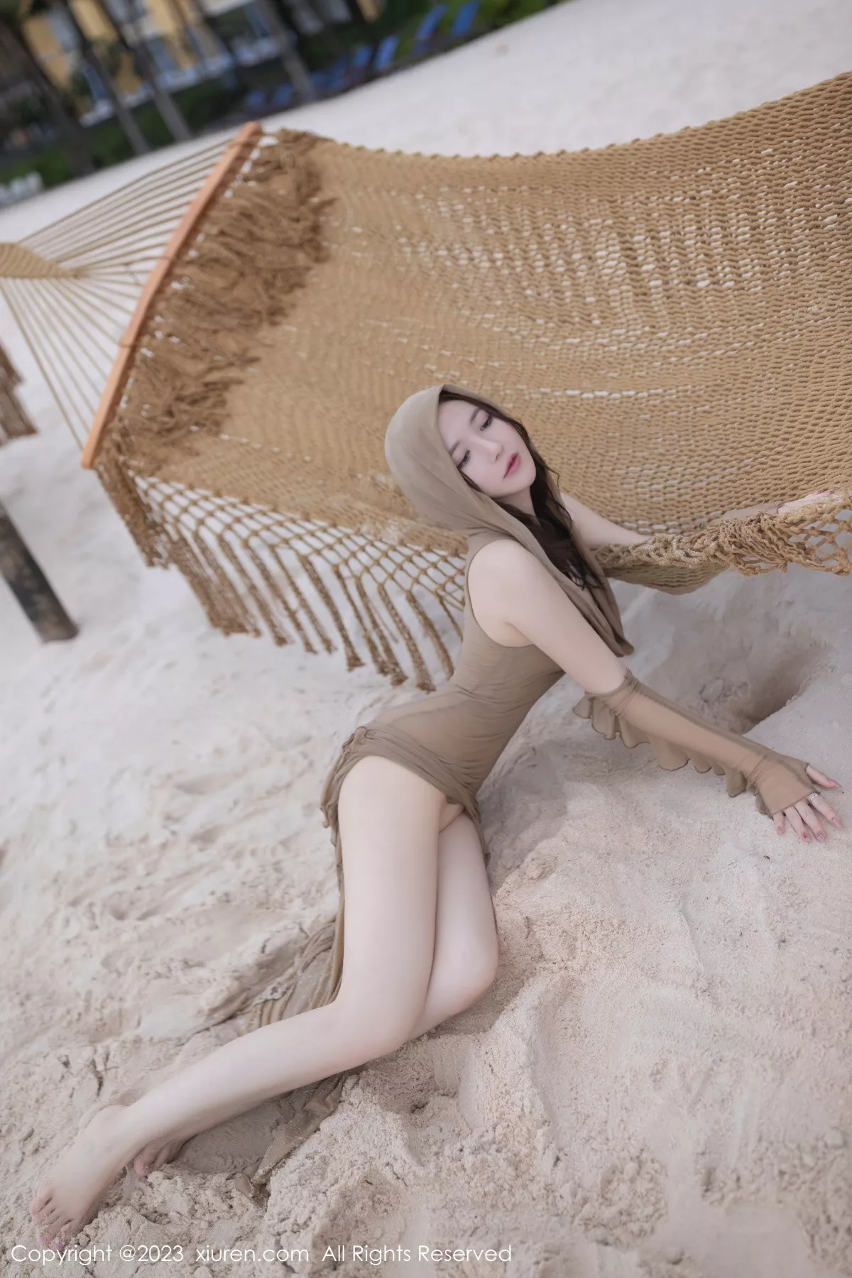 秀人集.com_[XiuRen秀人网]No.7288_模特鱼子酱Fish沙滩场景性感咖啡色连衣裙秀曼妙身姿诱惑写真77P