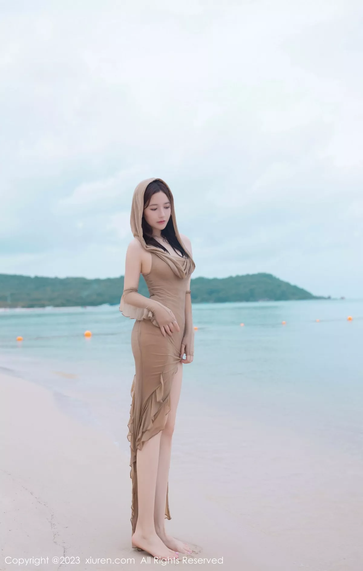 秀人集.com_[XiuRen秀人网]No.7288_模特鱼子酱Fish沙滩场景性感咖啡色连衣裙秀曼妙身姿诱惑写真77P