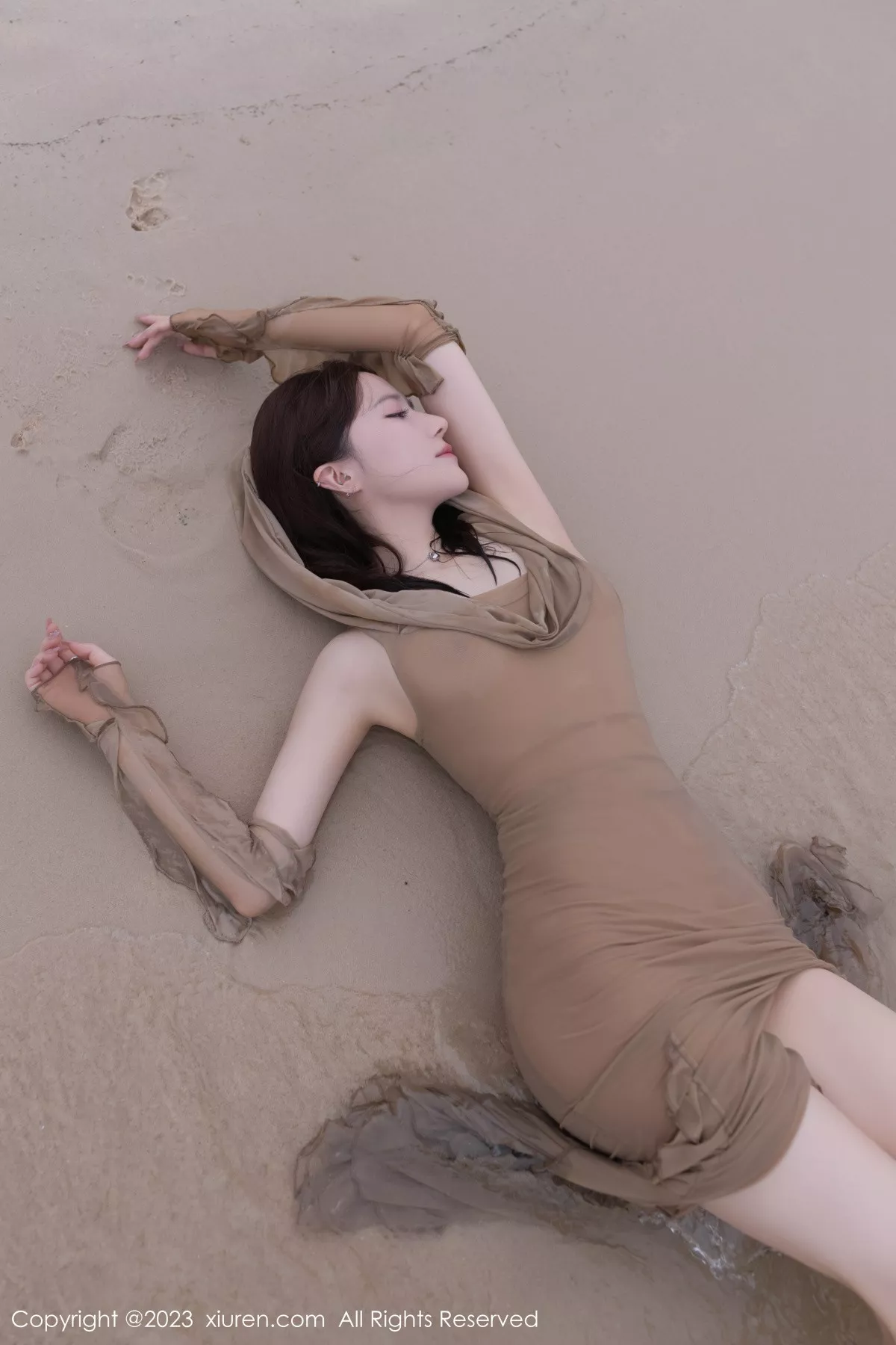 秀人集.com_[XiuRen秀人网]No.7288_模特鱼子酱Fish沙滩场景性感咖啡色连衣裙秀曼妙身姿诱惑写真77P