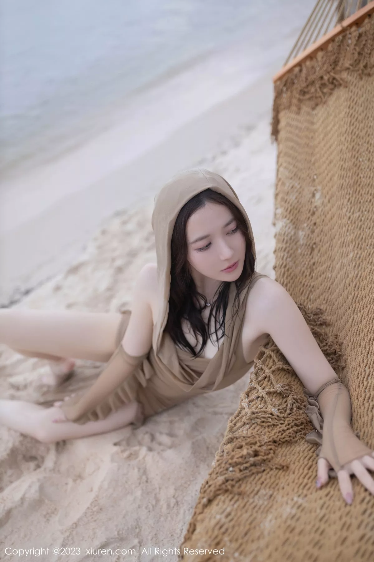 秀人集.com_[XiuRen秀人网]No.7288_模特鱼子酱Fish沙滩场景性感咖啡色连衣裙秀曼妙身姿诱惑写真77P