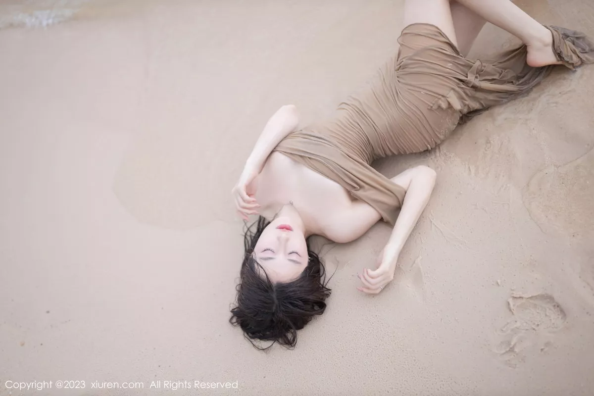 秀人集.com_[XiuRen秀人网]No.7288_模特鱼子酱Fish沙滩场景性感咖啡色连衣裙秀曼妙身姿诱惑写真77P