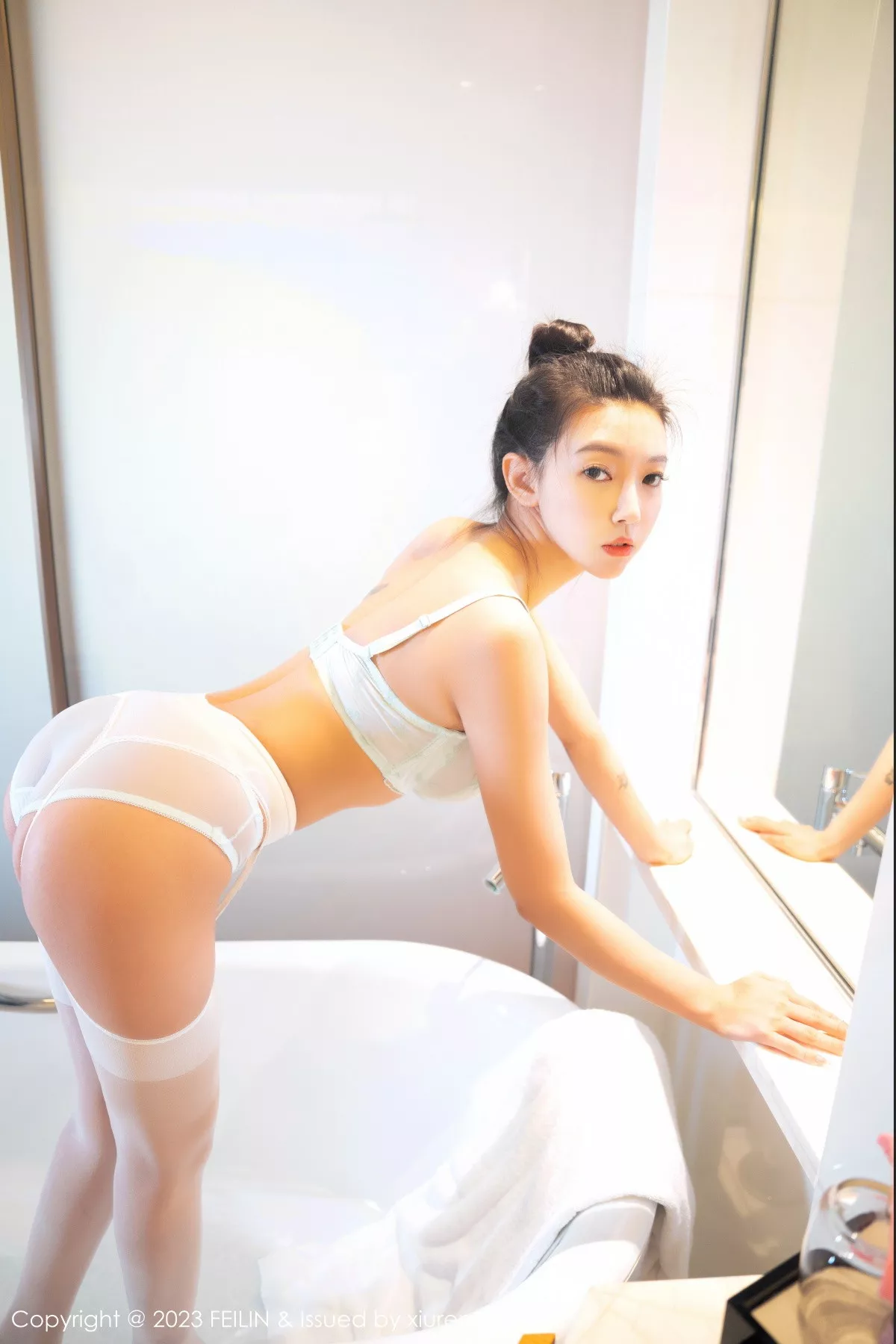 秀人集.com_[FeiLin嗲囡囡]VOL.470_女神冯木木LRIS私房浴室性感白色内衣配白丝吊袜迷人诱惑写真71P