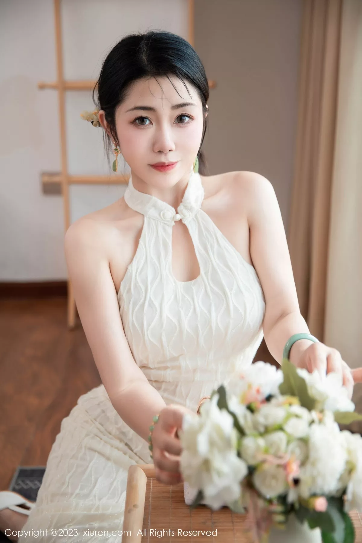 秀人集.com_[XiuRen秀人网]No.7435_模特严利娅Yuliya性感白色旗袍服饰秀婀娜身姿完美诱惑写真71P