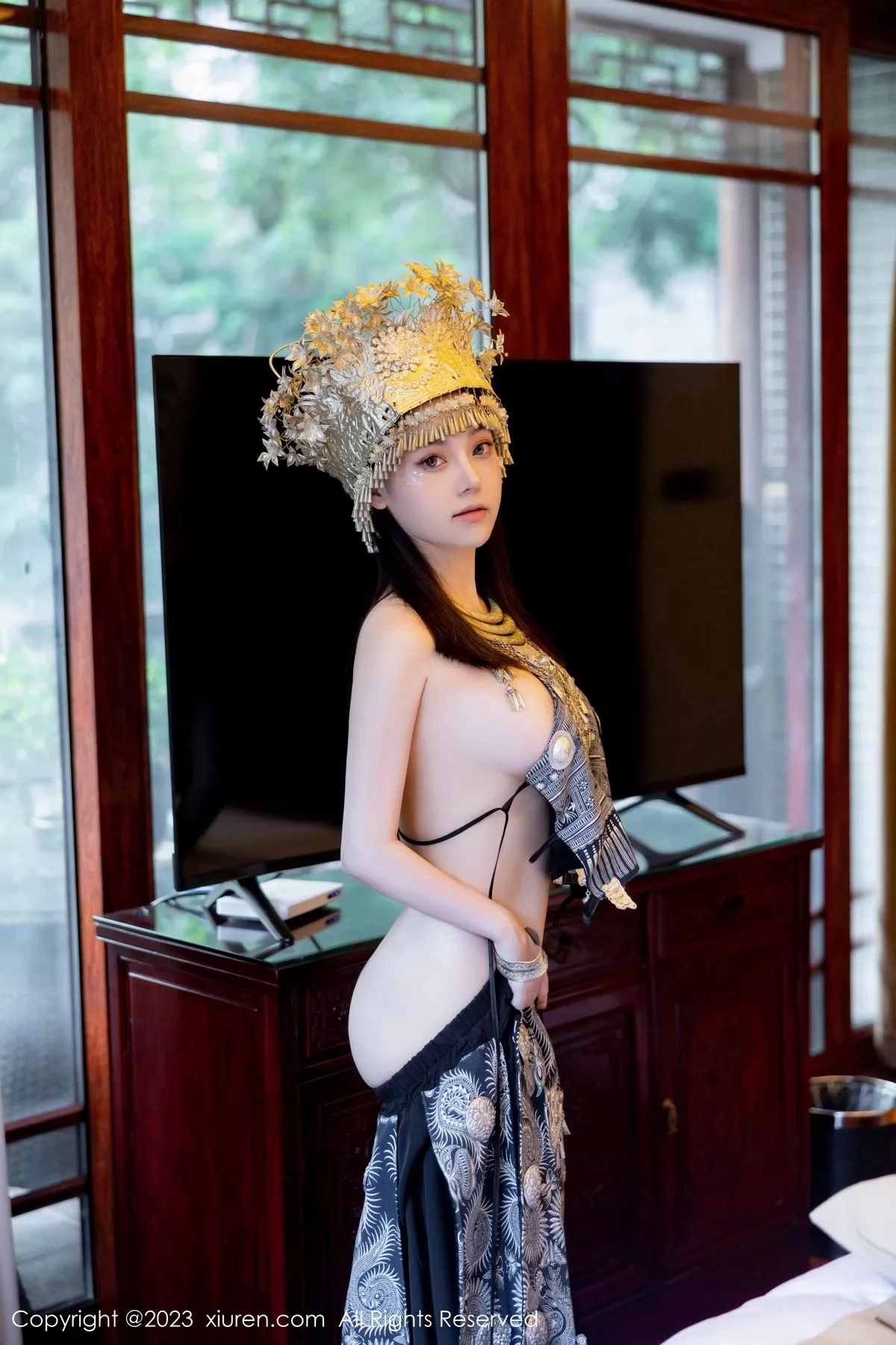 秀人集.com_[XiuRen秀人网]No.7448_模特豆瓣酱户外性感银饰苗族服饰半脱秀丰腴身材完美诱惑写真82P