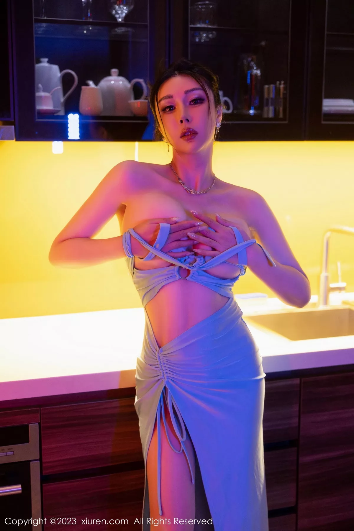 秀人集.com_[XiuRen秀人网]No.7446_模特田冰冰性感蓝色长礼裙配原色丝袜秀丰满身材妩媚迷人写真82P