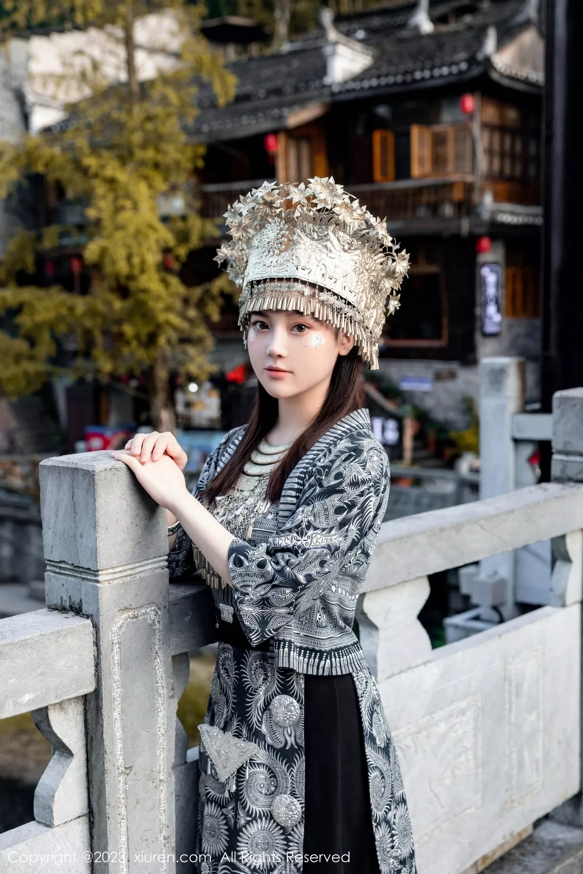 秀人集.com_[XiuRen秀人网]No.7448_模特豆瓣酱户外性感银饰苗族服饰半脱秀丰腴身材完美诱惑写真82P