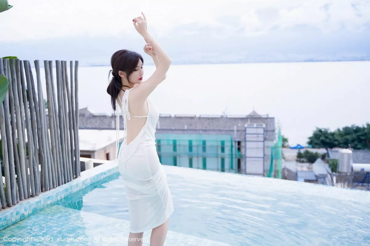 秀人集.com_[XiuRen秀人网]No.7461_女神Carol周妍希泳池性感白色连衣长裙湿身秀丰满身材诱惑写真69P