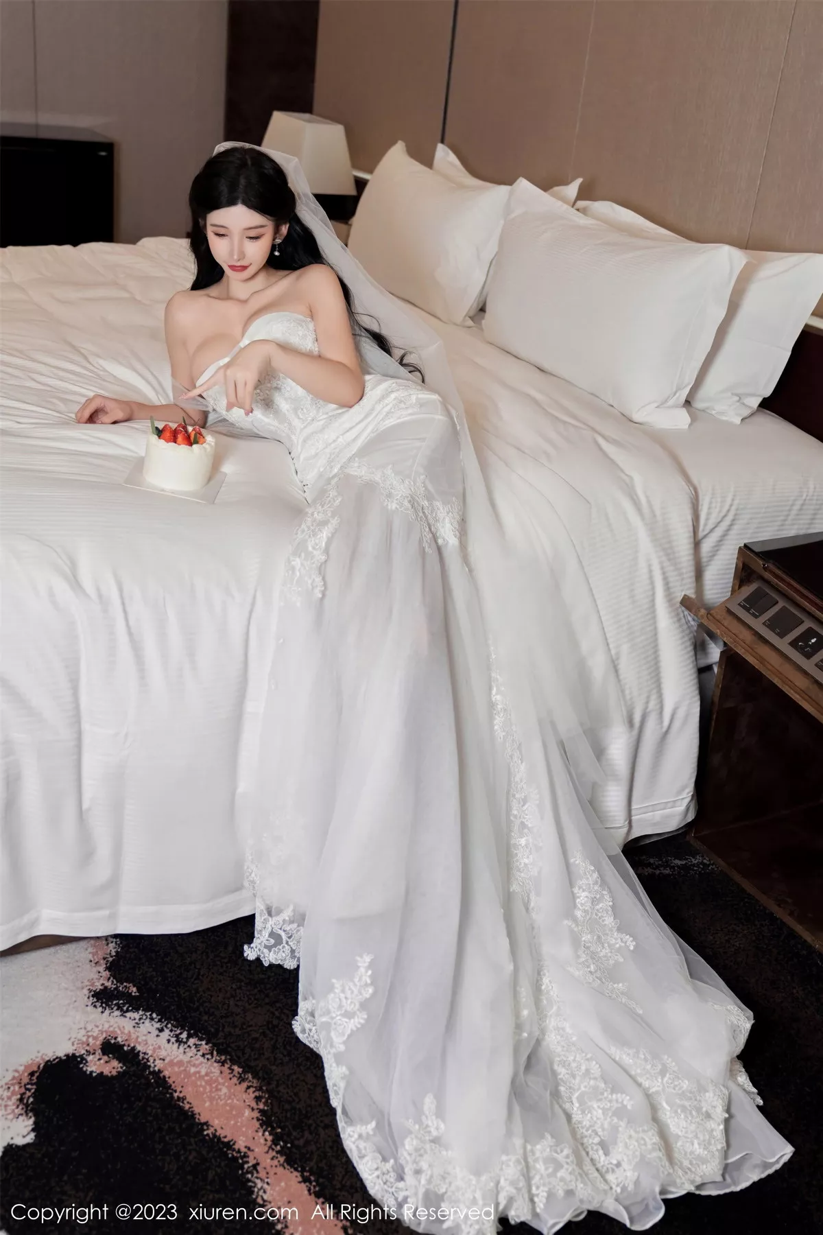 秀人集.com_[XiuRen秀人网]No.7463_女神周于希Sally性感白色婚纱+白色蕾丝情趣服饰完美诱惑写真100P