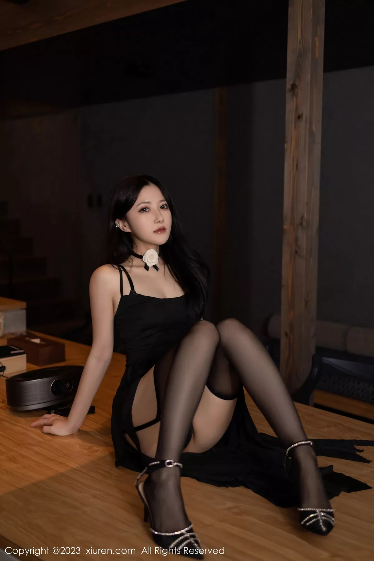 秀人集.com_[XiuRen秀人网]No.7460_模特鱼子酱Fish黑色吊带裙露黑色薄纱内衣秀曼妙身姿诱惑写真81P