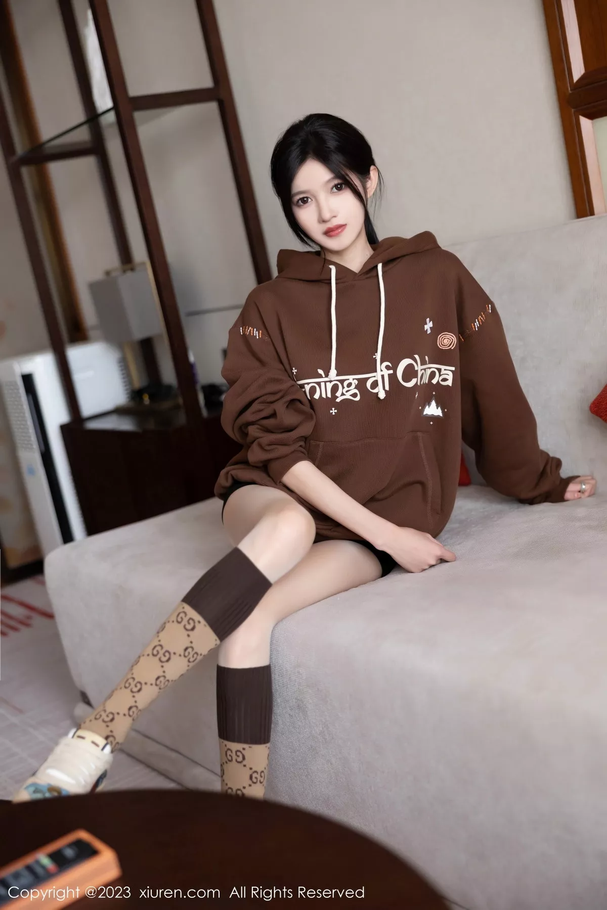 秀人集.com_[XiuRen秀人网]No.7488_模特程程程咖啡色卫衣露淡红内衣配肉丝袜秀曼妙身姿诱惑写真81P