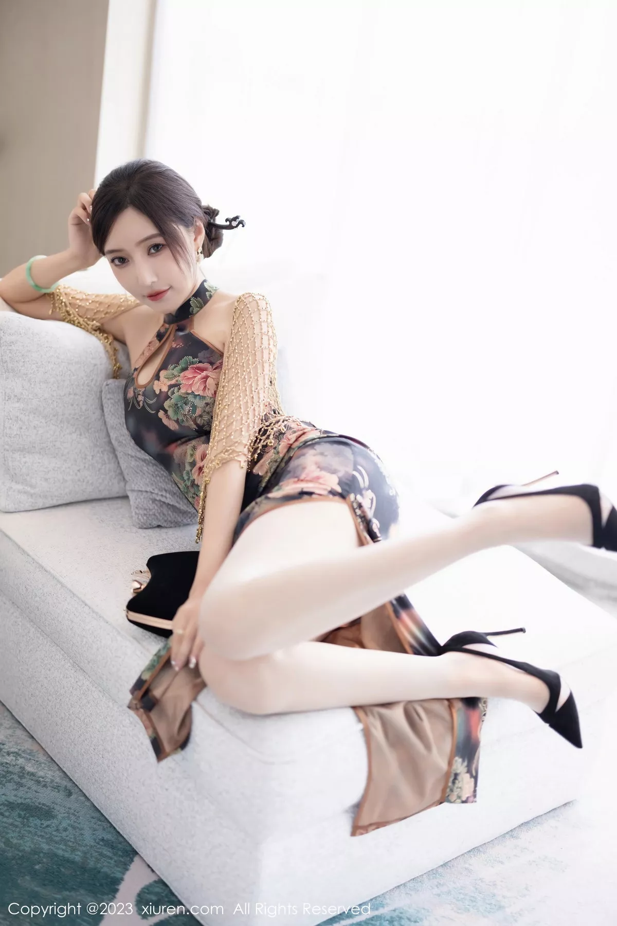 秀人集.com_[XiuRen秀人网]No.7495_女神王馨瑶yanni性感花纹旗袍露淡紫色内衣配开档肉丝诱惑写真81P