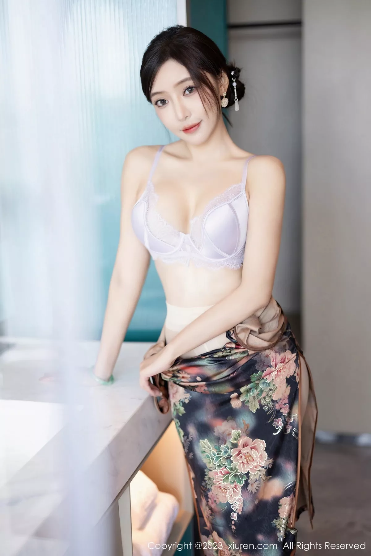 秀人集.com_[XiuRen秀人网]No.7495_女神王馨瑶yanni性感花纹旗袍露淡紫色内衣配开档肉丝诱惑写真81P