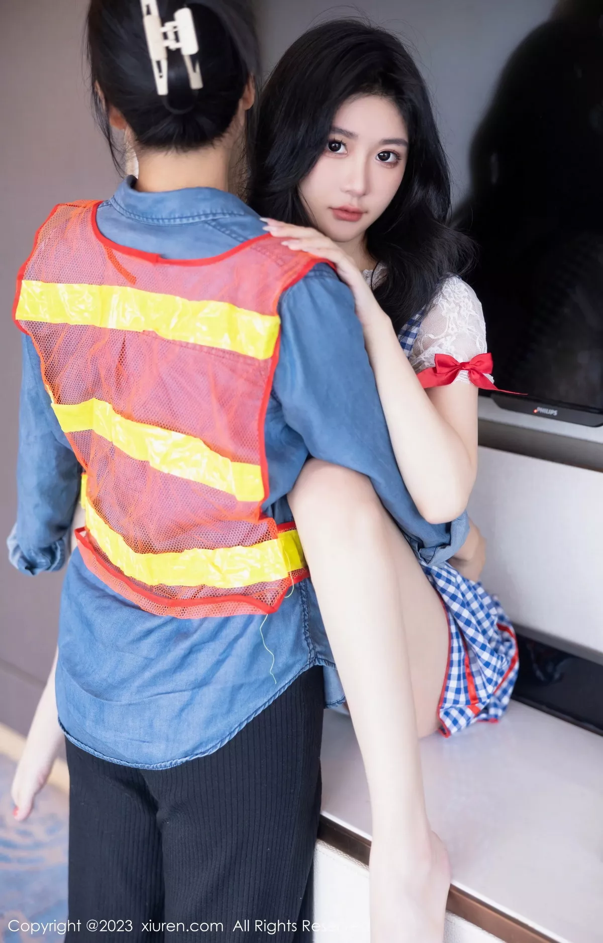 秀人集.com_[XiuRen秀人网]No.7509_模特幼幼性感蓝白格子萝莉裙服饰多面视角秀完美身材诱惑写真110P