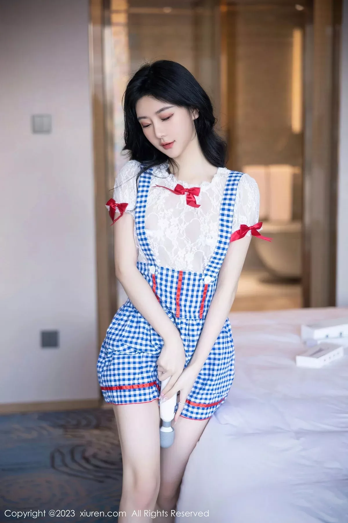 秀人集.com_[XiuRen秀人网]No.7509_模特幼幼性感蓝白格子萝莉裙服饰多面视角秀完美身材诱惑写真110P