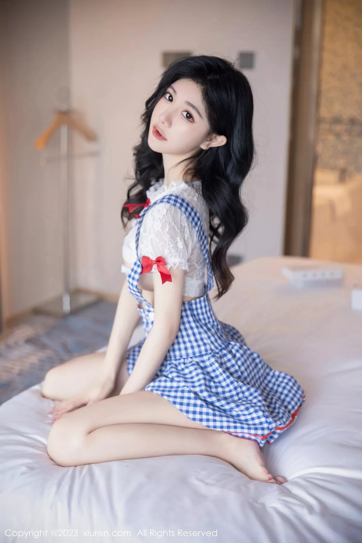 秀人集.com_[XiuRen秀人网]No.7509_模特幼幼性感蓝白格子萝莉裙服饰多面视角秀完美身材诱惑写真110P