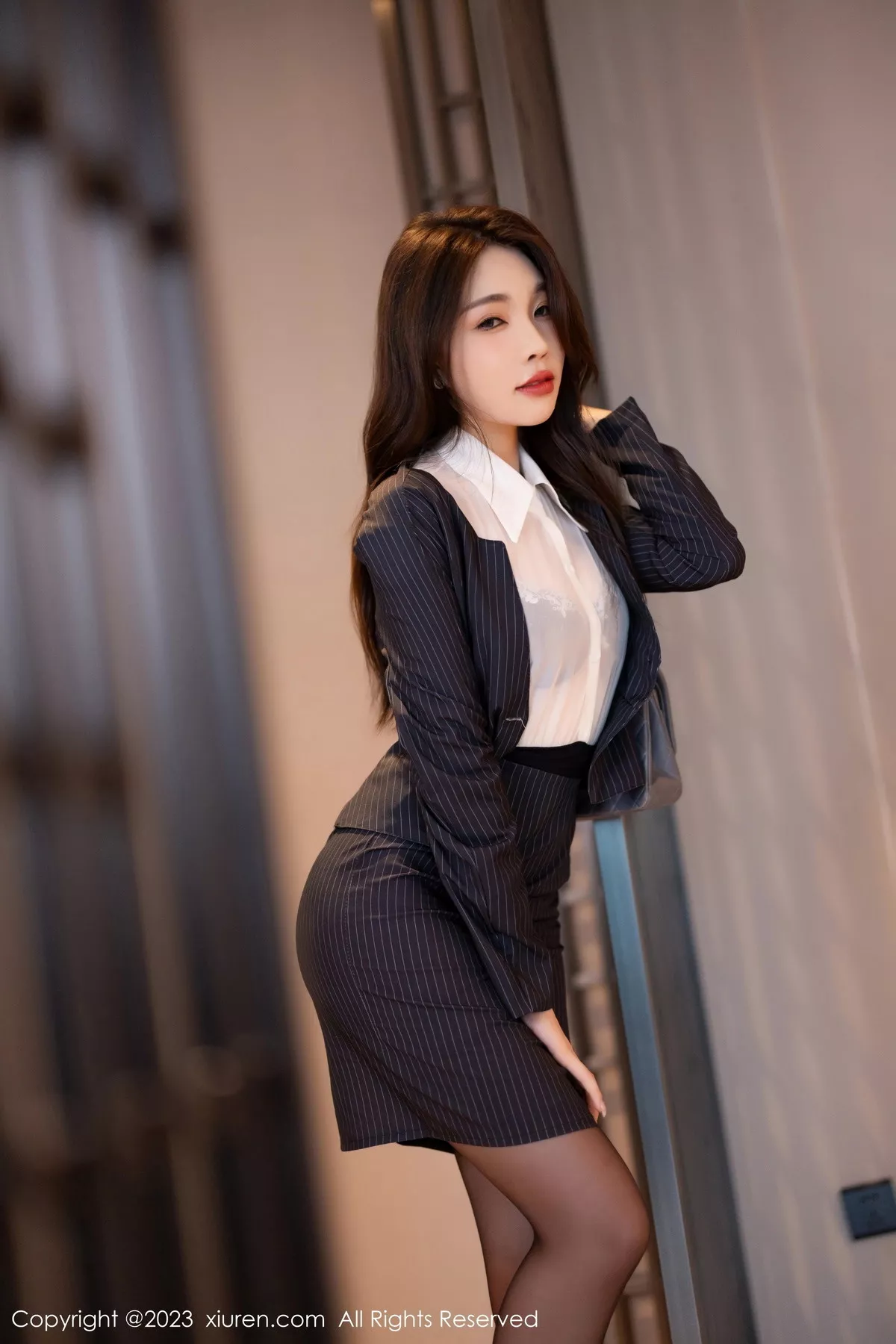 秀人集.com_[XiuRen秀人网]No.7508_女神徐莉芝Booty性感白T配黑丝袜半脱秀曼妙身姿完美诱惑写真83P