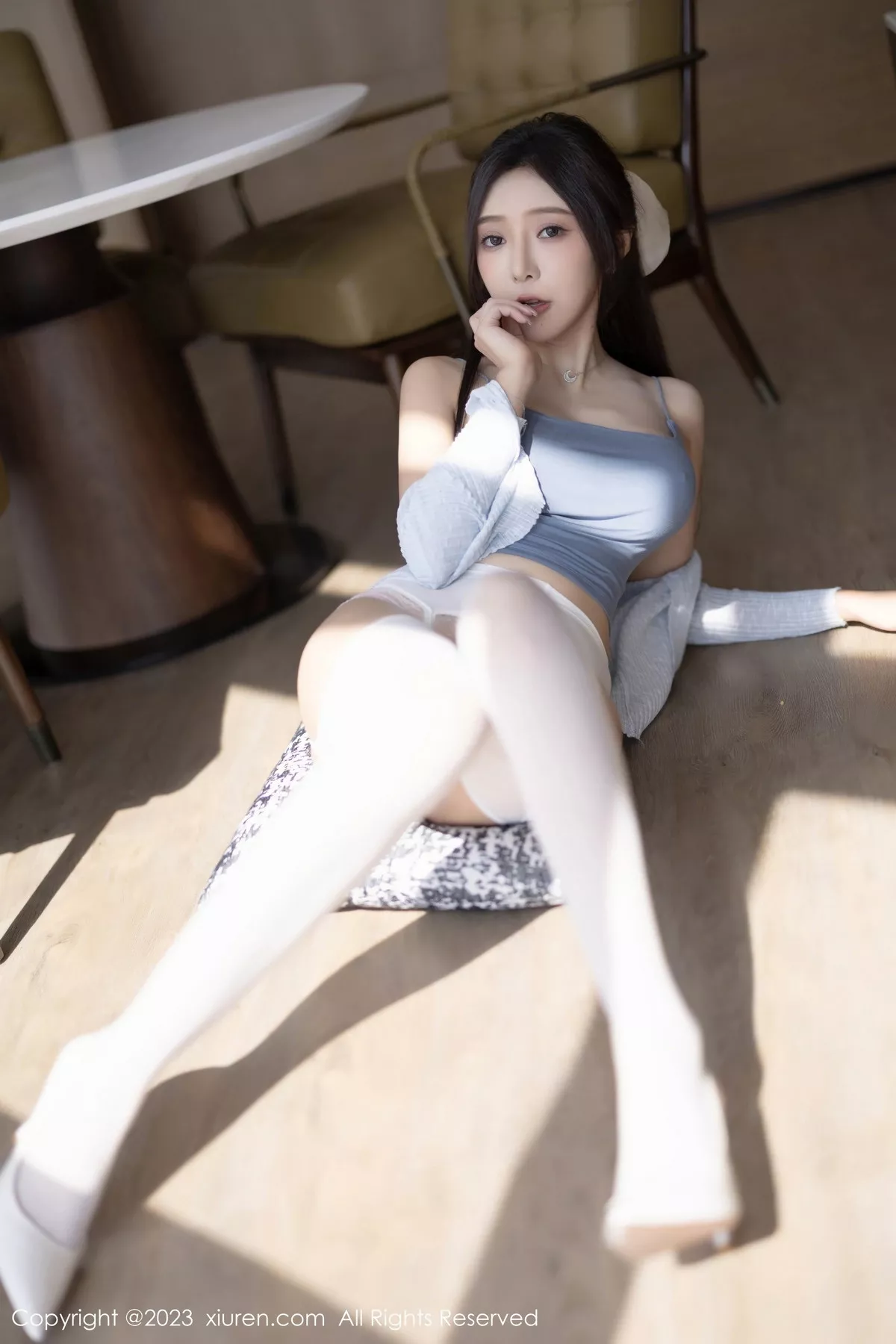 秀人集.com_[XiuRen秀人网]No.7515_女神王馨瑶yanni性感浅色服饰配短裙露白丝吊袜秀美腿诱惑写真82P