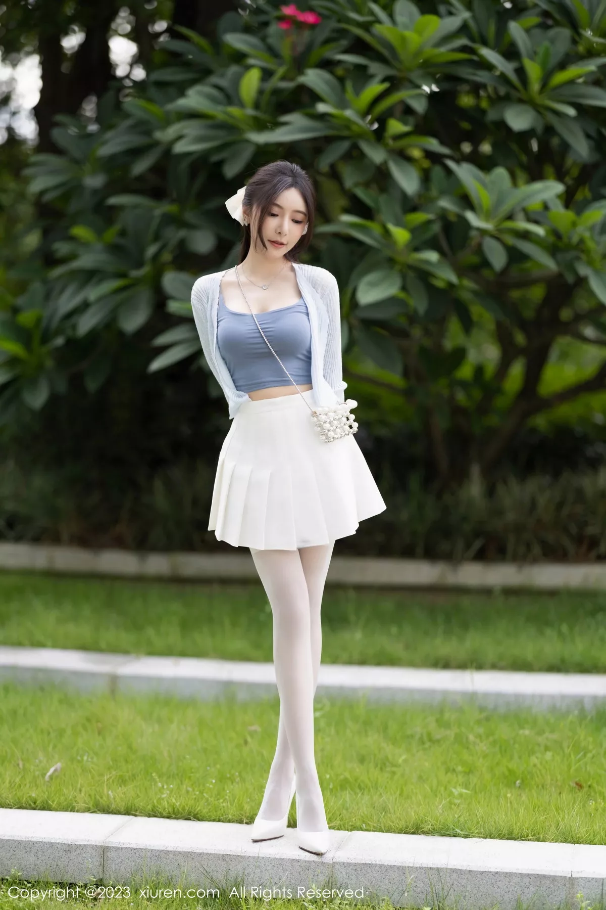 秀人集.com_[XiuRen秀人网]No.7515_女神王馨瑶yanni性感浅色服饰配短裙露白丝吊袜秀美腿诱惑写真82P