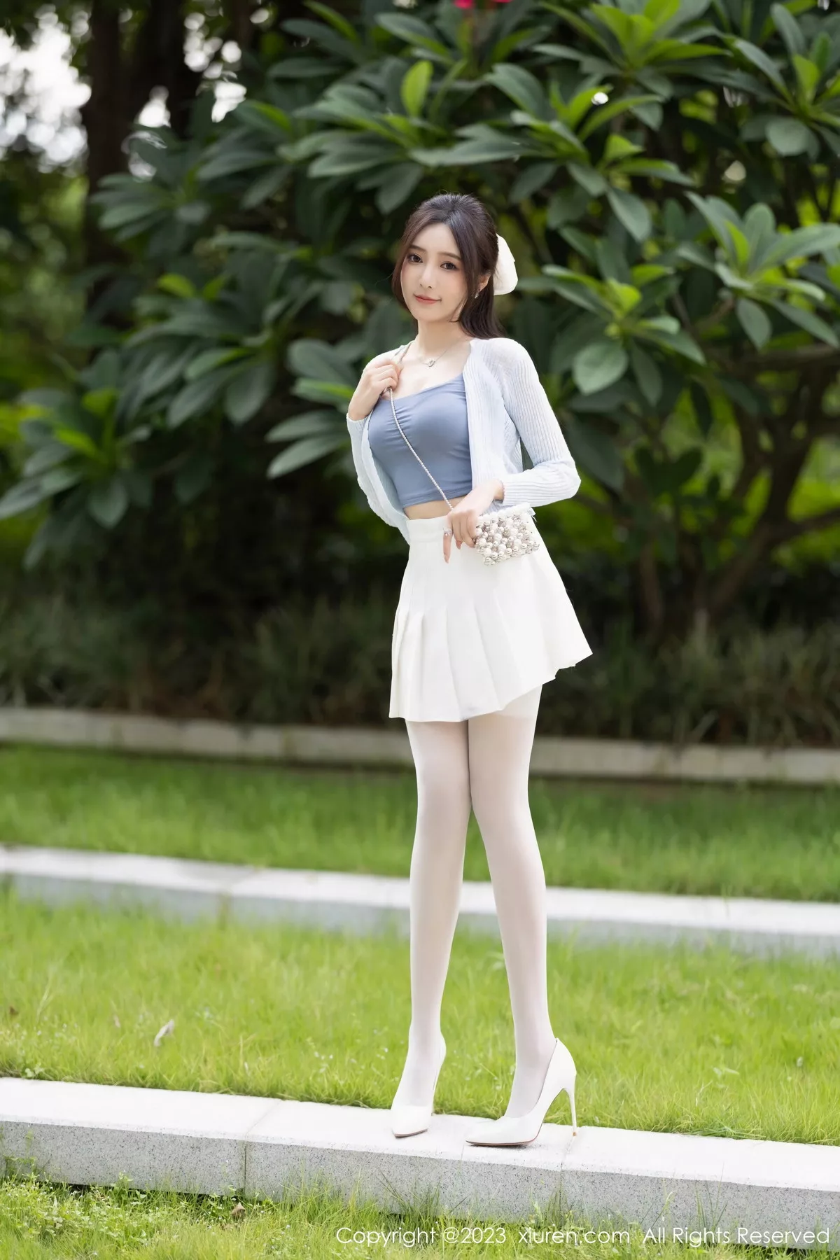 秀人集.com_[XiuRen秀人网]No.7515_女神王馨瑶yanni性感浅色服饰配短裙露白丝吊袜秀美腿诱惑写真82P