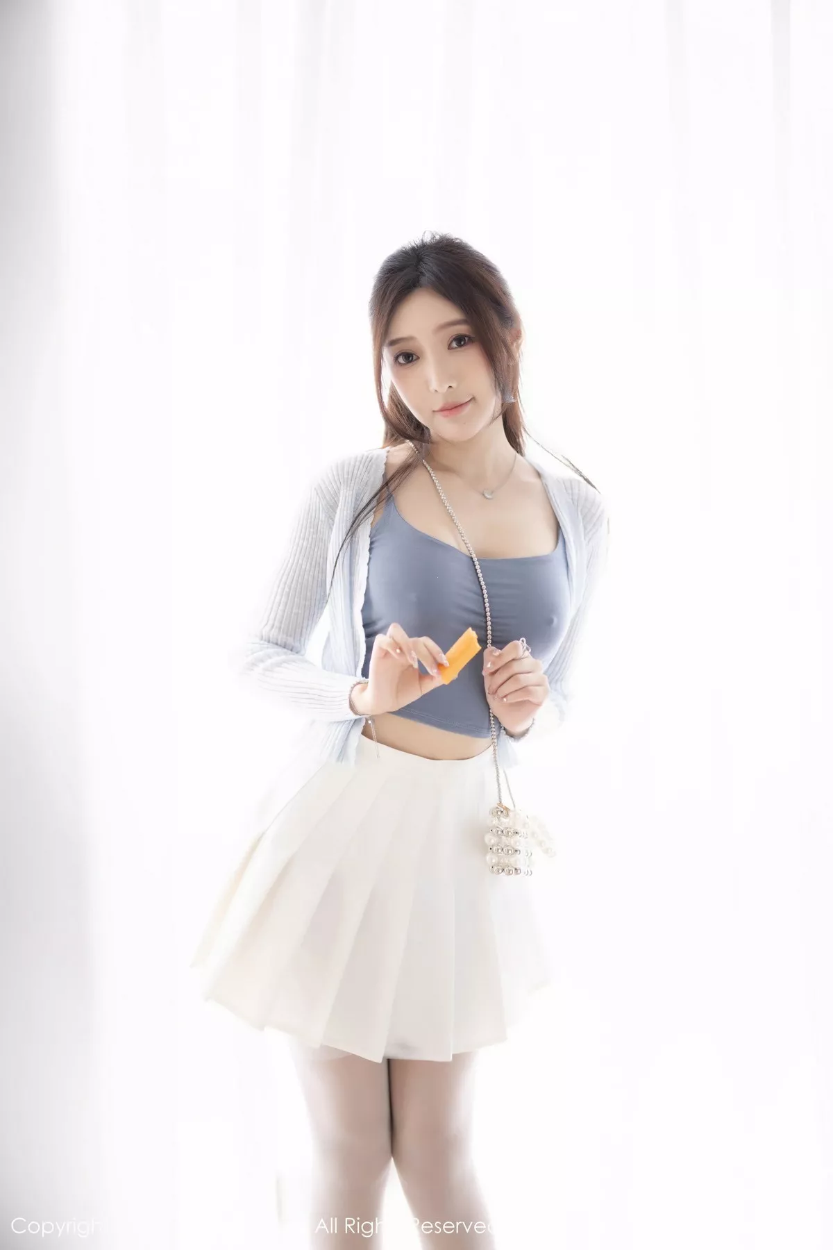 秀人集.com_[XiuRen秀人网]No.7515_女神王馨瑶yanni性感浅色服饰配短裙露白丝吊袜秀美腿诱惑写真82P