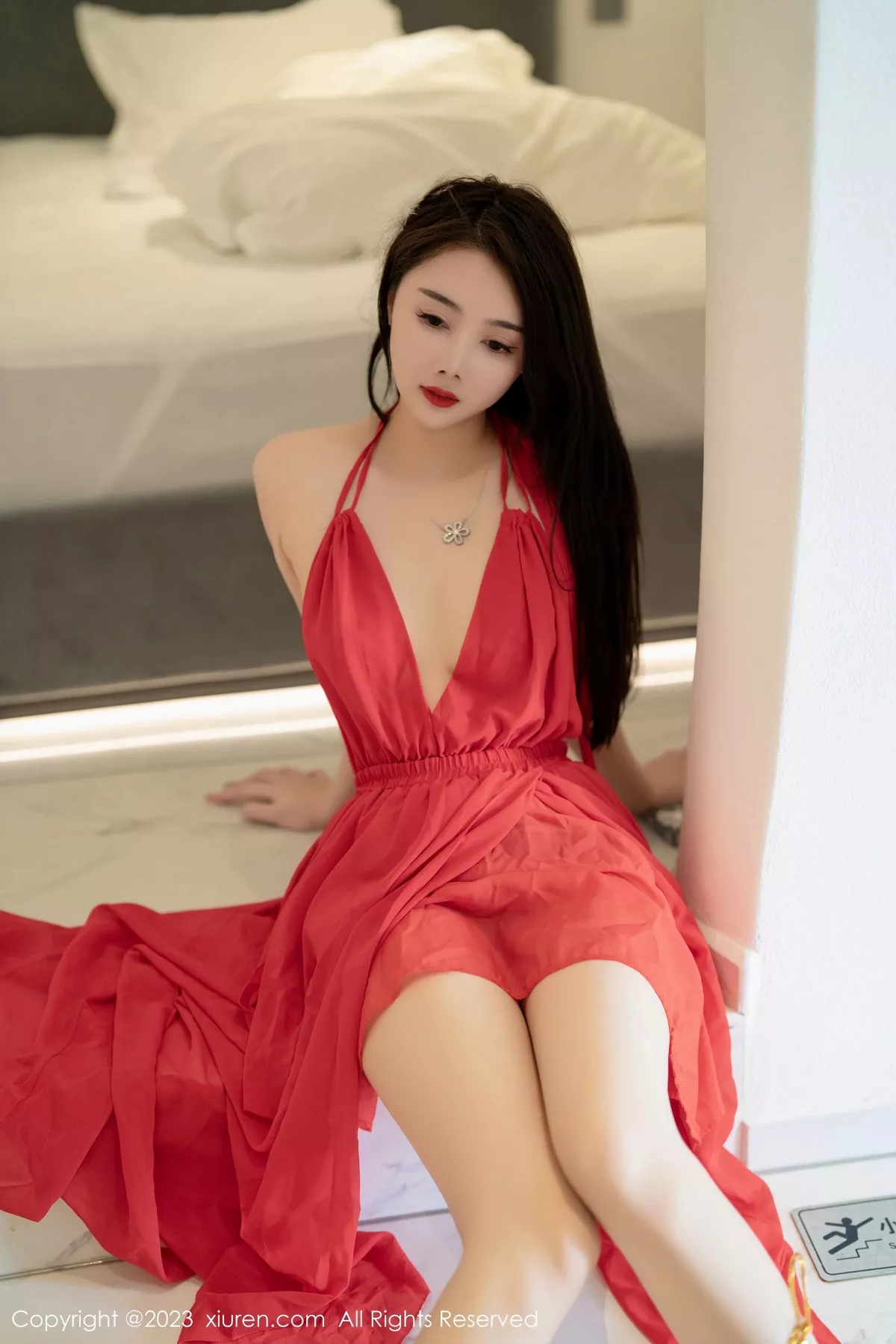 秀人集.com_[XiuRen秀人网]No.7517_模特Summer宝宝红色露肩连衣长裙配肉丝袜秀曼妙身姿诱惑写真62P