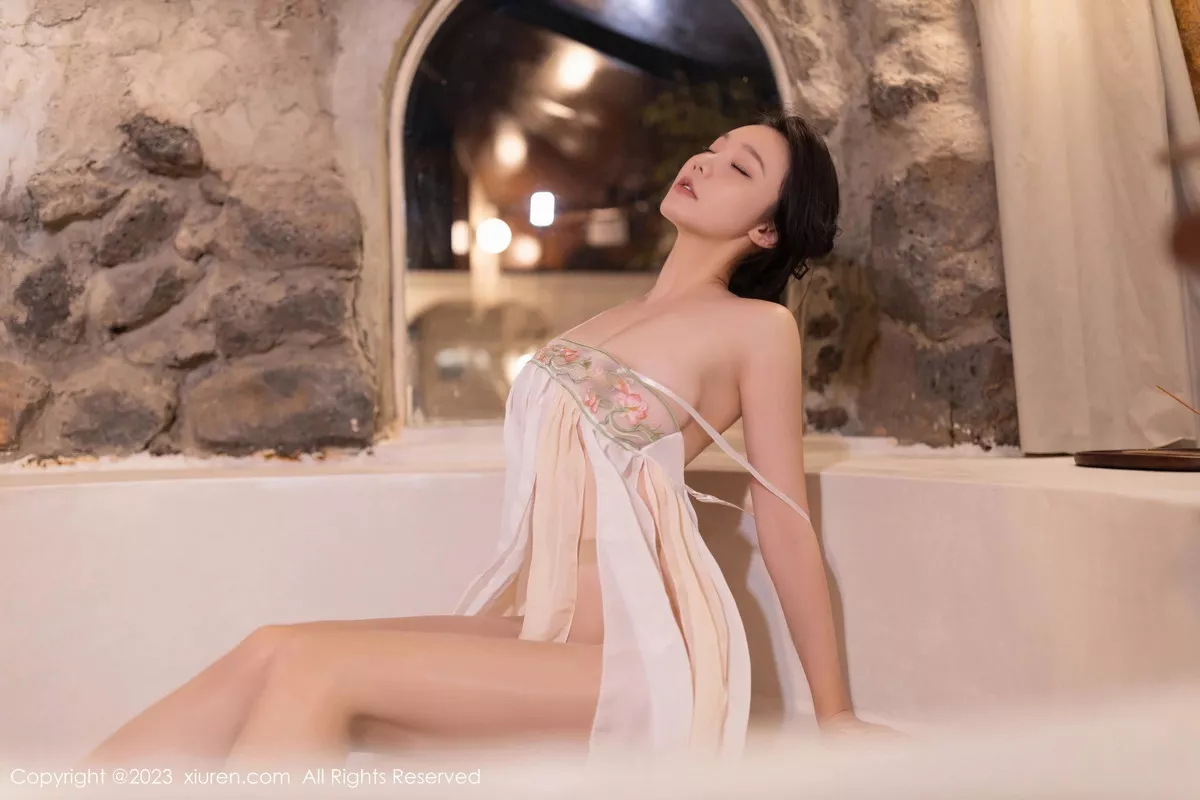 秀人集.com_[XiuRen秀人网]No.7520_模特安然anran白色轻透薄纱服饰配原色丝袜秀惹火身材诱惑写真79P