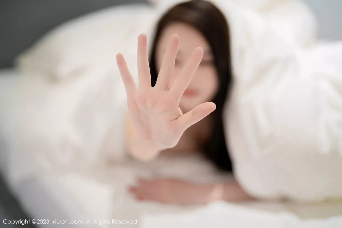 秀人集.com_[XiuRen秀人网]No.7517_模特Summer宝宝红色露肩连衣长裙配肉丝袜秀曼妙身姿诱惑写真62P