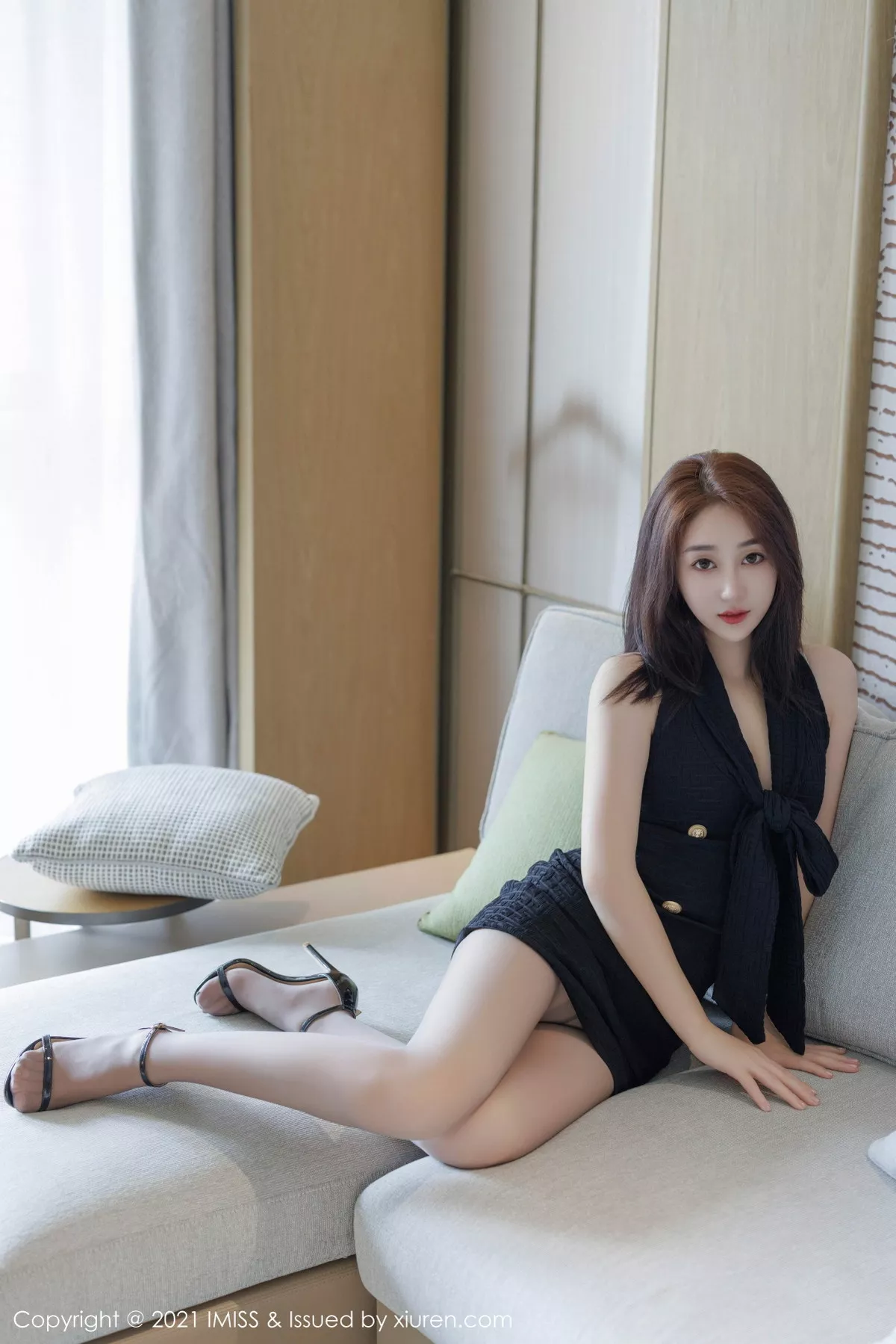 秀人集.com_[IMISS爱蜜社]Vol.751_模特九月生性感黑色连衣裙露白色内衣秀曼妙身姿迷人诱惑写真50P