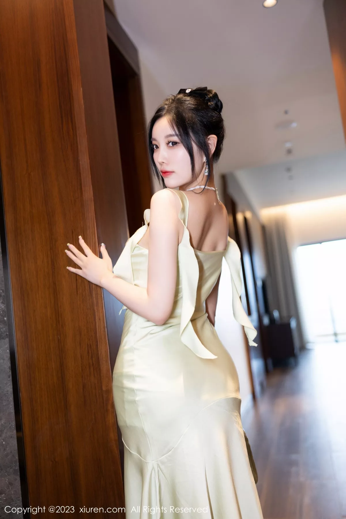 秀人集.com_[XiuRen秀人网]No.7410_女神杨晨晨Yome淡绿连衣长裙+轻透薄纱情趣旗袍惹火诱惑写真82P