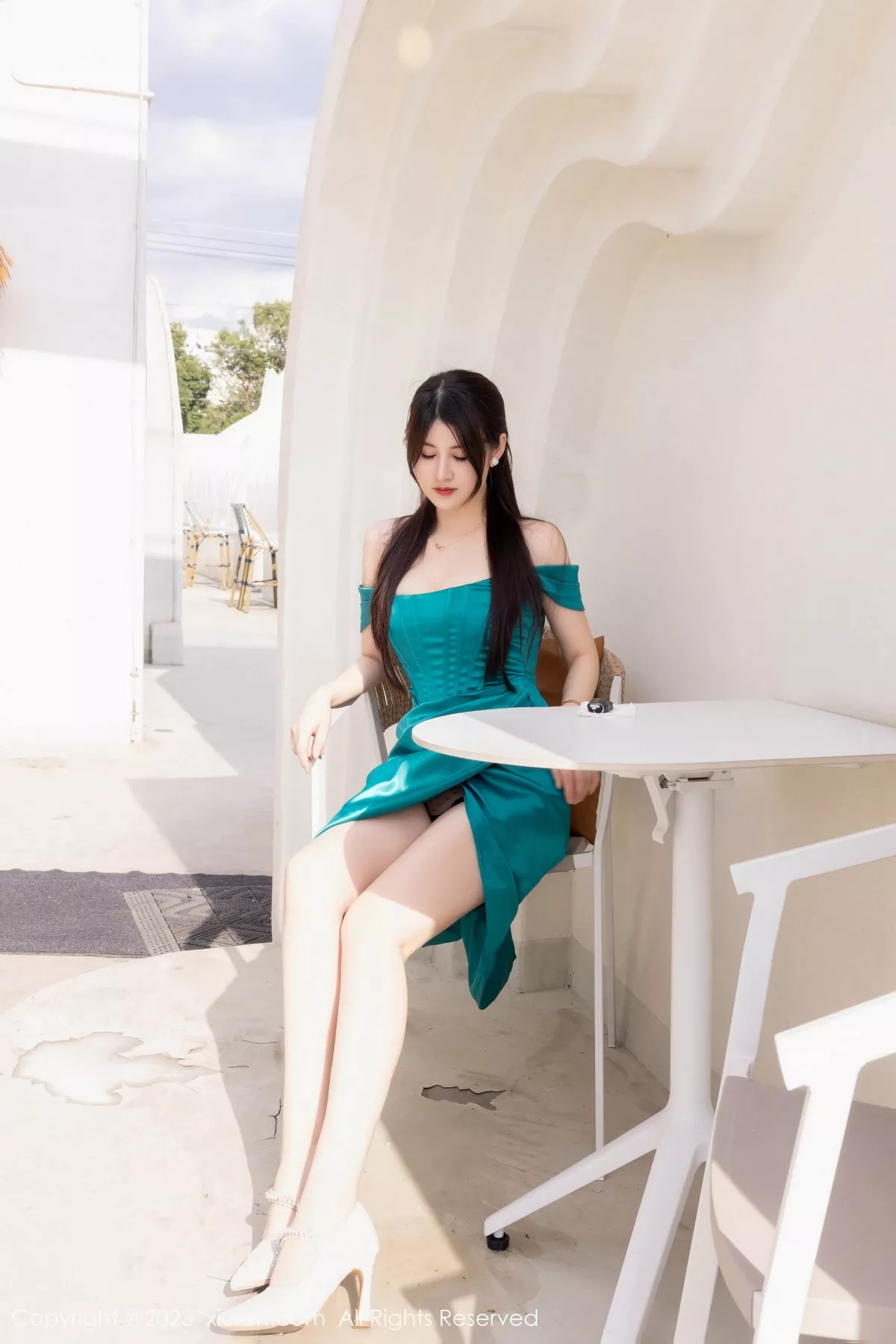 秀人集.com_[XiuRen秀人网]No.7592_模特诗诗kiki性感露肩裙露黑色蕾丝内衣配超薄黑丝撩人诱惑写真80P