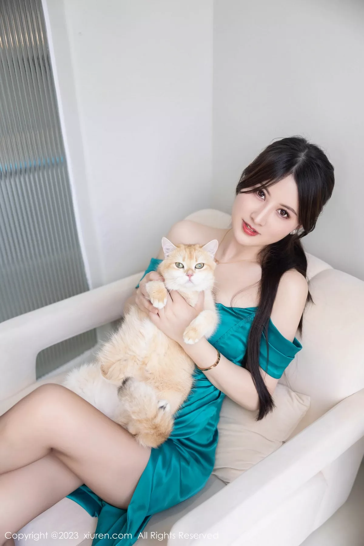 秀人集.com_[XiuRen秀人网]No.7592_模特诗诗kiki性感露肩裙露黑色蕾丝内衣配超薄黑丝撩人诱惑写真80P