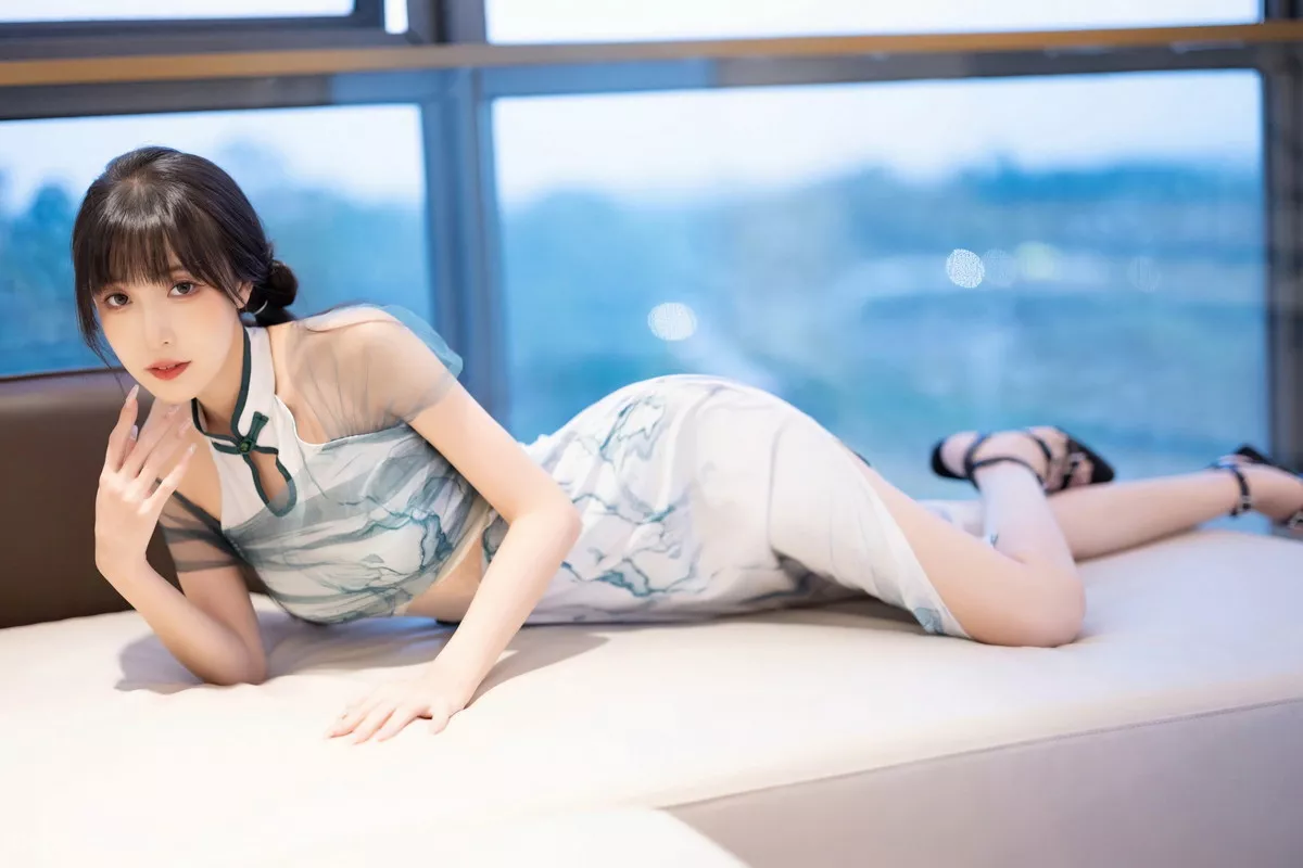 秀人集.com_[XiuRen秀人网]No.7605_模特林星阑性感白色带图案旗袍露性感内衣秀曼妙身姿诱惑写真90P