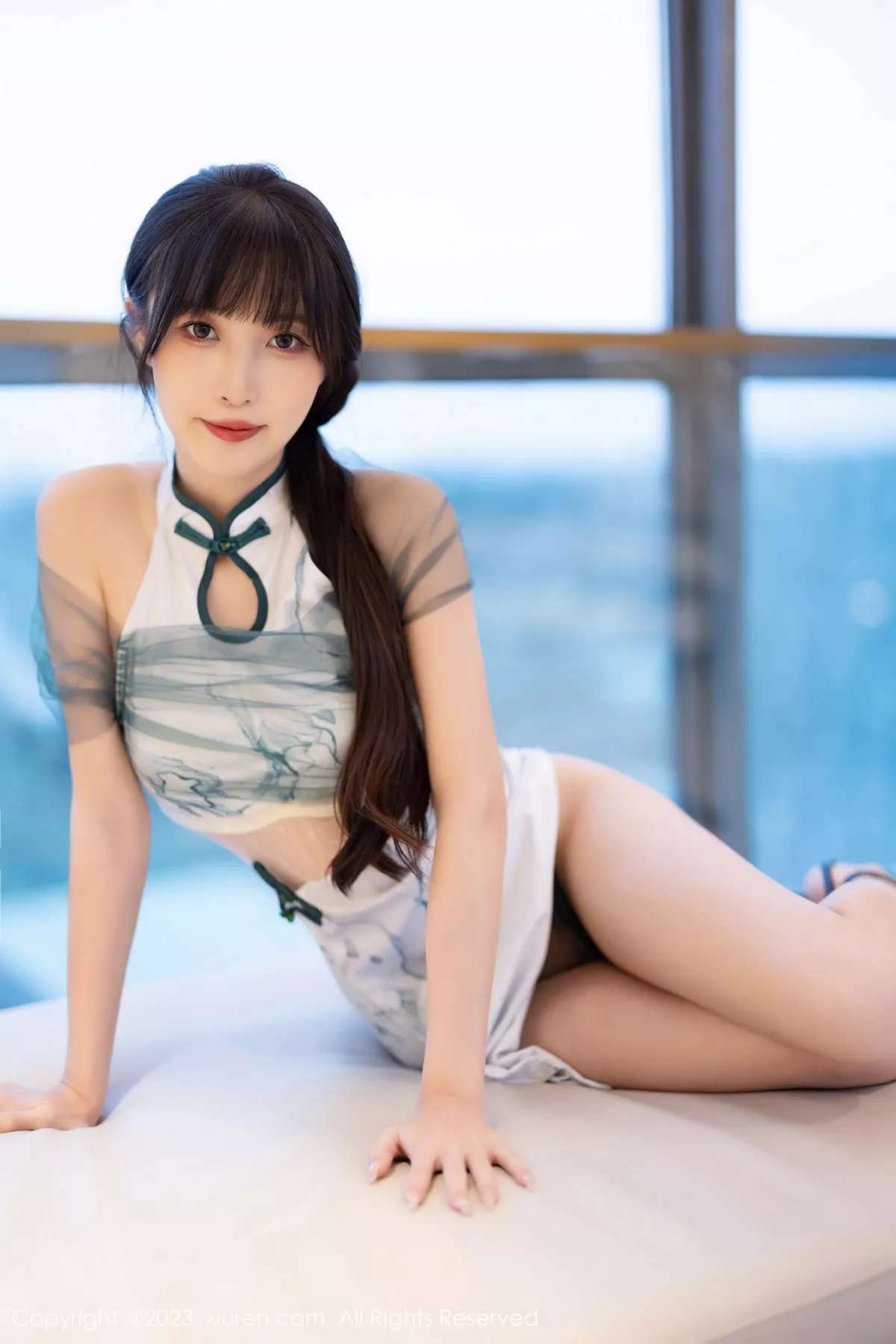 秀人集.com_[XiuRen秀人网]No.7605_模特林星阑性感白色带图案旗袍露性感内衣秀曼妙身姿诱惑写真90P