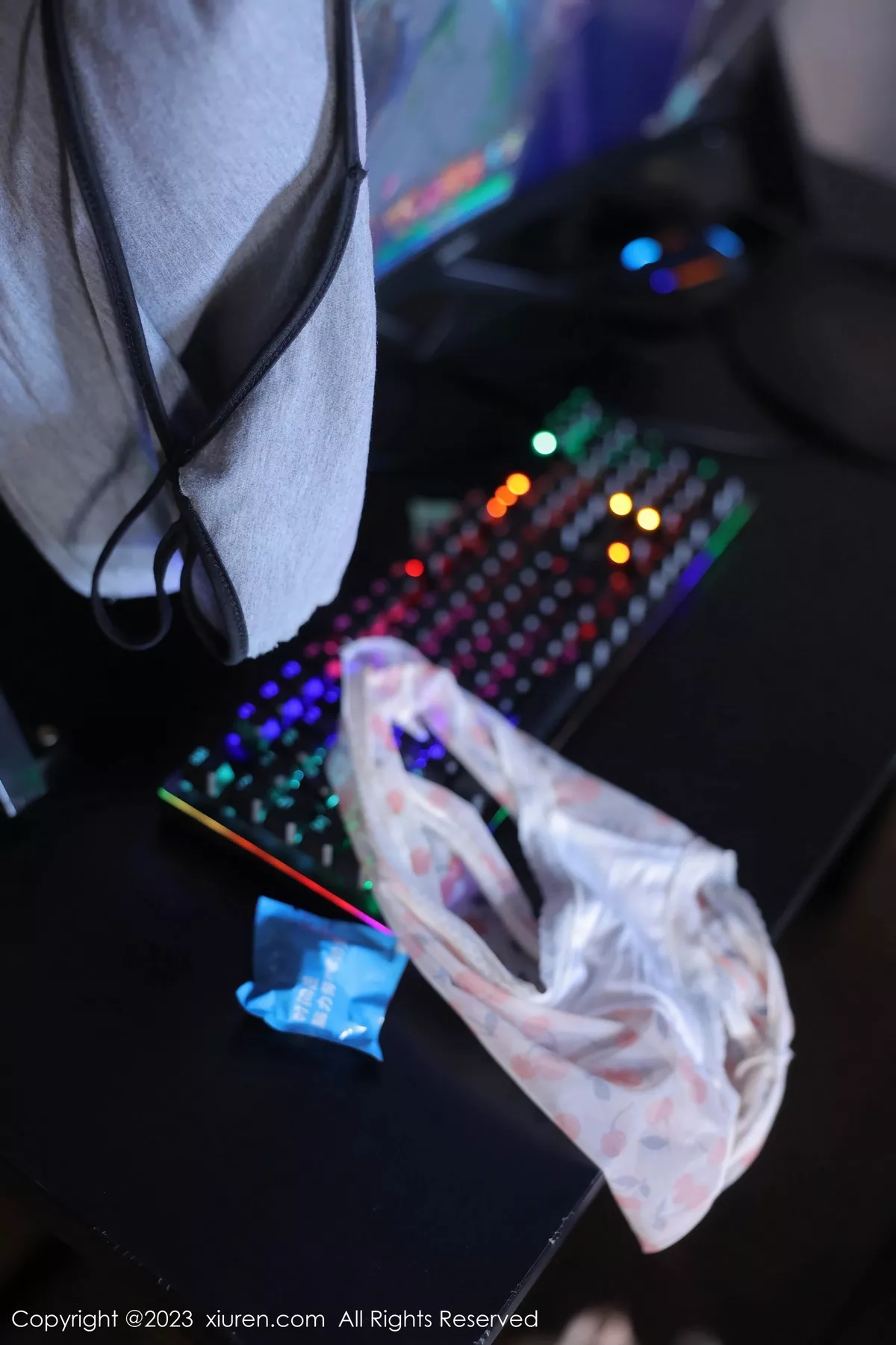 秀人集.com_[XiuRen秀人网]No.7540_模特白笑笑性感蓝色衣露灰色内衣配牛仔裤秀曼妙身姿诱惑写真80P