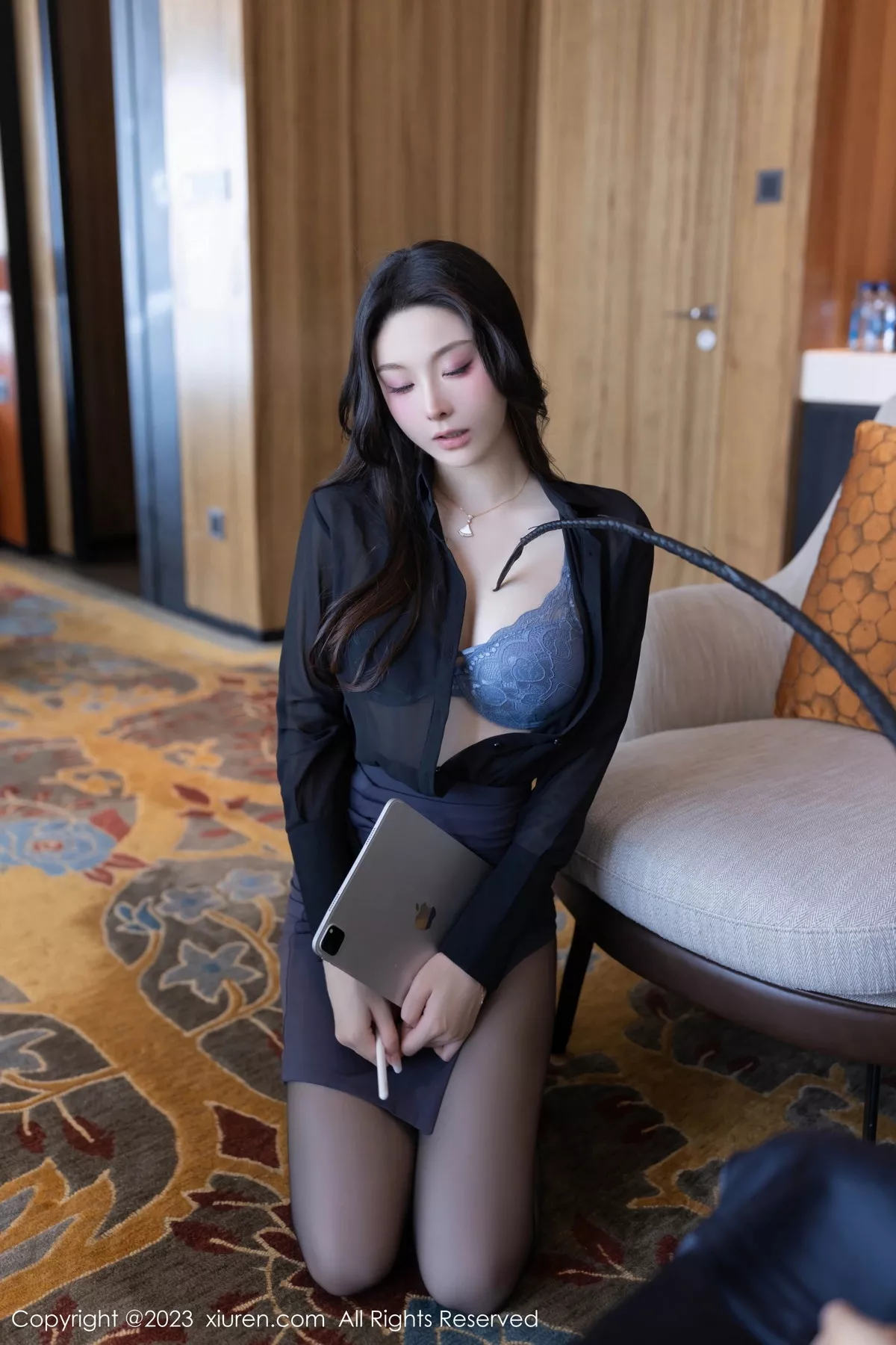 秀人集.com_[XiuRen秀人网]No.7542_模特小逗逗性感黑色OL装露蓝灰色蕾丝内衣配超薄黑丝诱惑写真78P