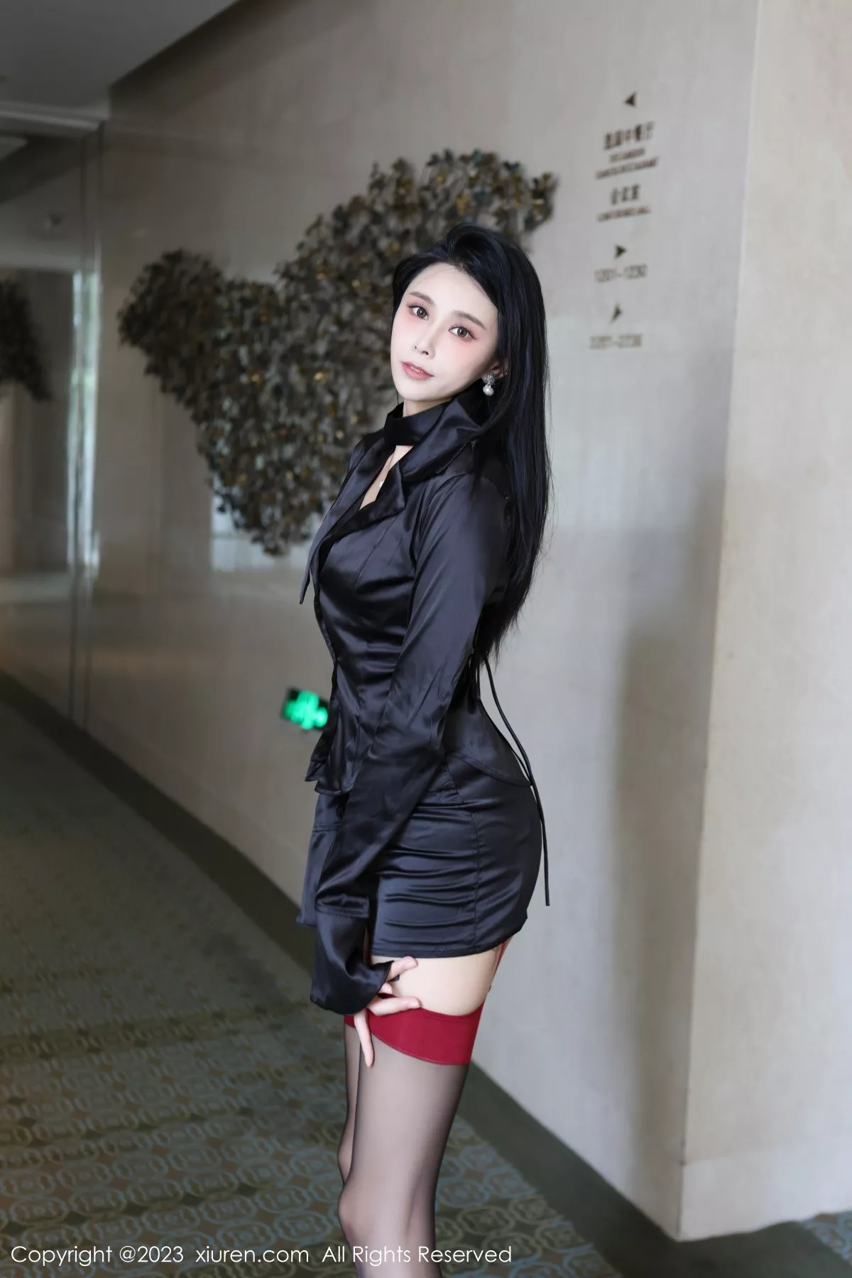 秀人集.com_[XiuRen秀人网]No.7630_模特草莓mm黑色上衣配黑短裙露性感红色蕾丝内衣惹火诱惑写真69P