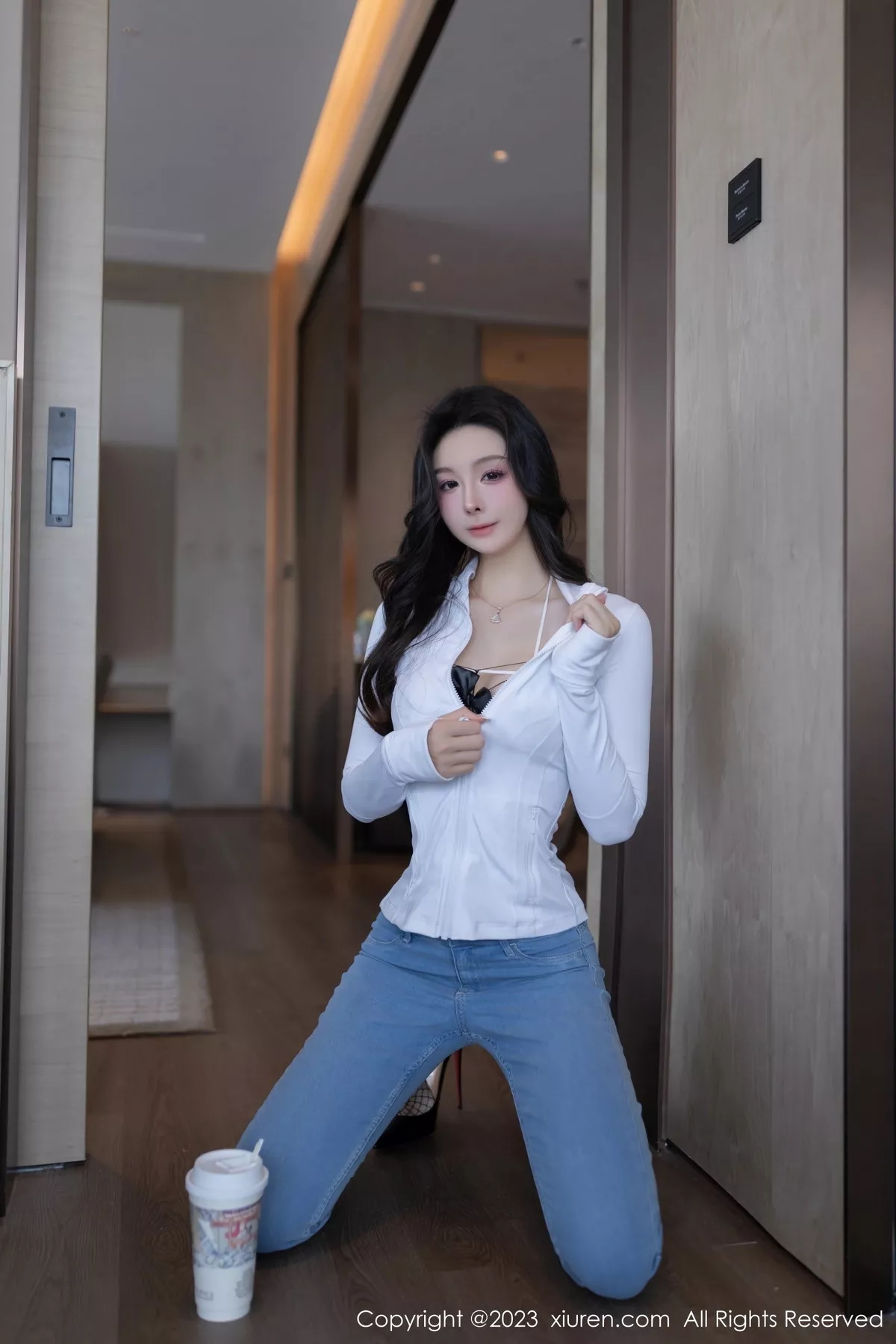 秀人集.com_[XiuRen秀人网]No.7639_模特小逗逗性感黑色网格情趣服饰配白色内衣秀曼妙身姿诱惑写真80P