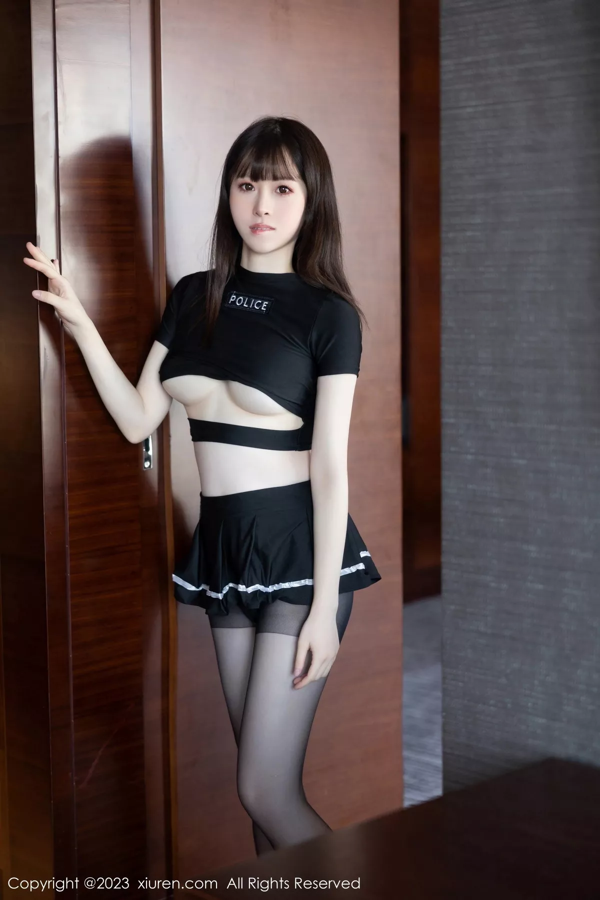 秀人集.com_[XiuRen秀人网]No.7637_模特林悠悠性感黑色上衣配黑短裙露开档黑丝秀曼妙身姿诱惑写真98P