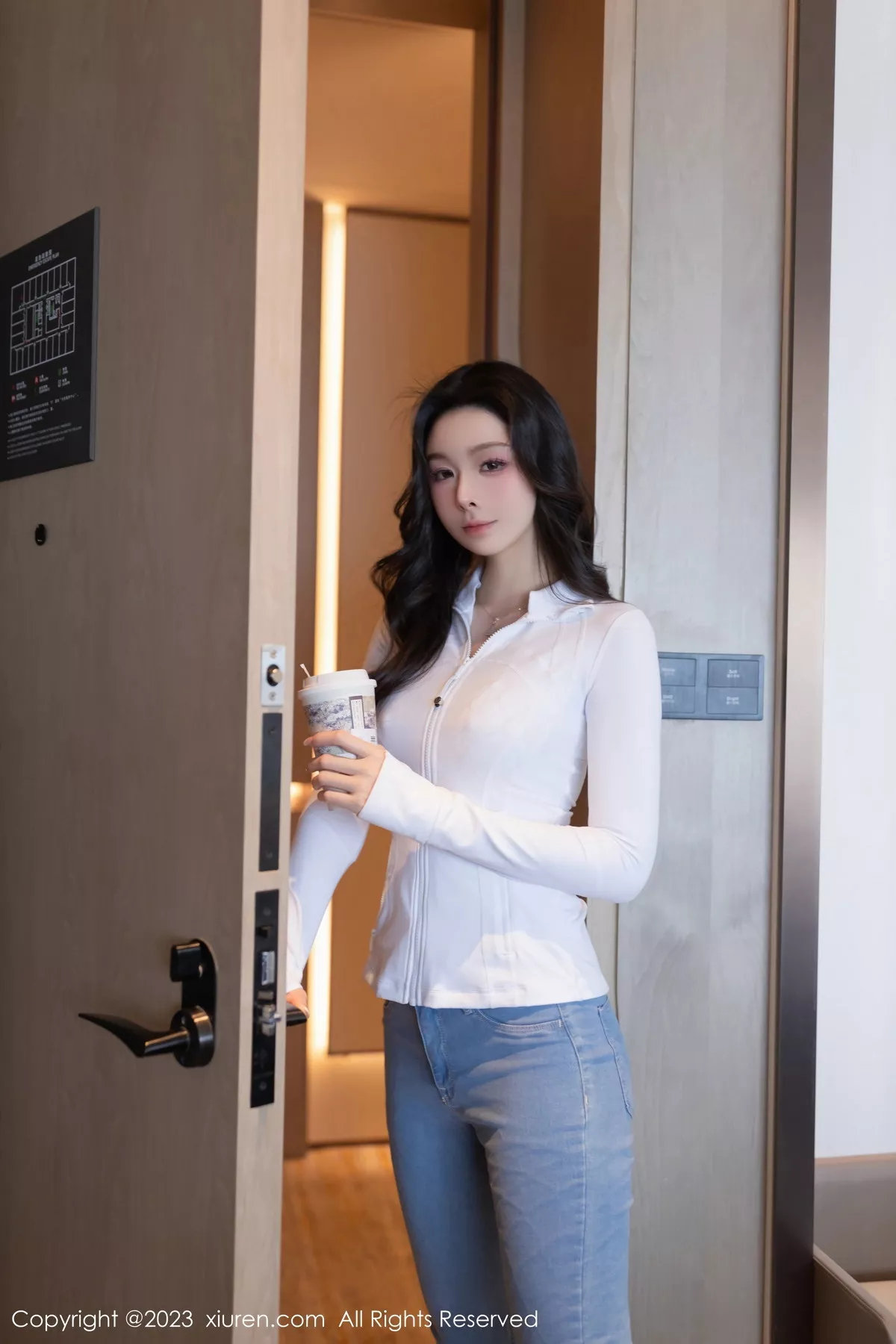 秀人集.com_[XiuRen秀人网]No.7639_模特小逗逗性感黑色网格情趣服饰配白色内衣秀曼妙身姿诱惑写真80P