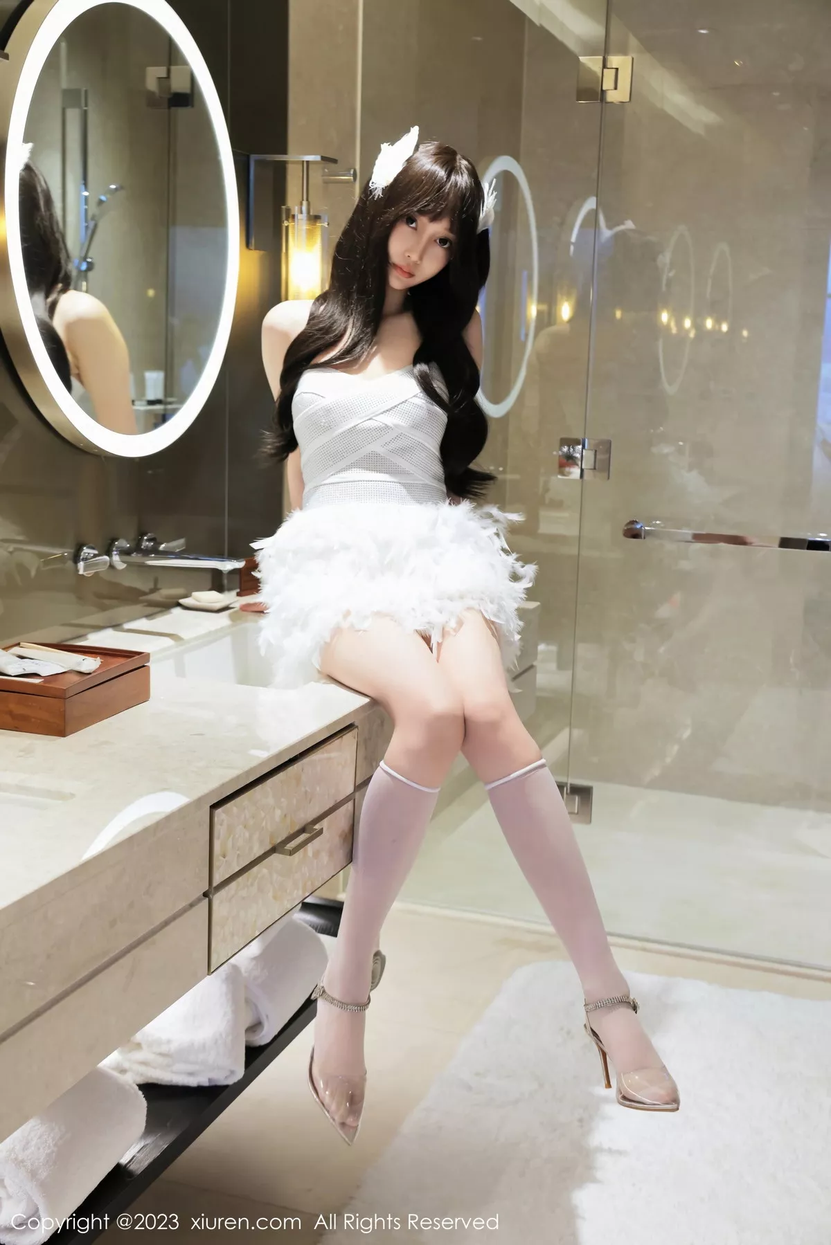 秀人集.com_[XiuRen秀人网]No.7644_模特玥儿玥er性感白色露肩礼裙配白丝袜秀曼妙身姿迷人诱惑写真57P